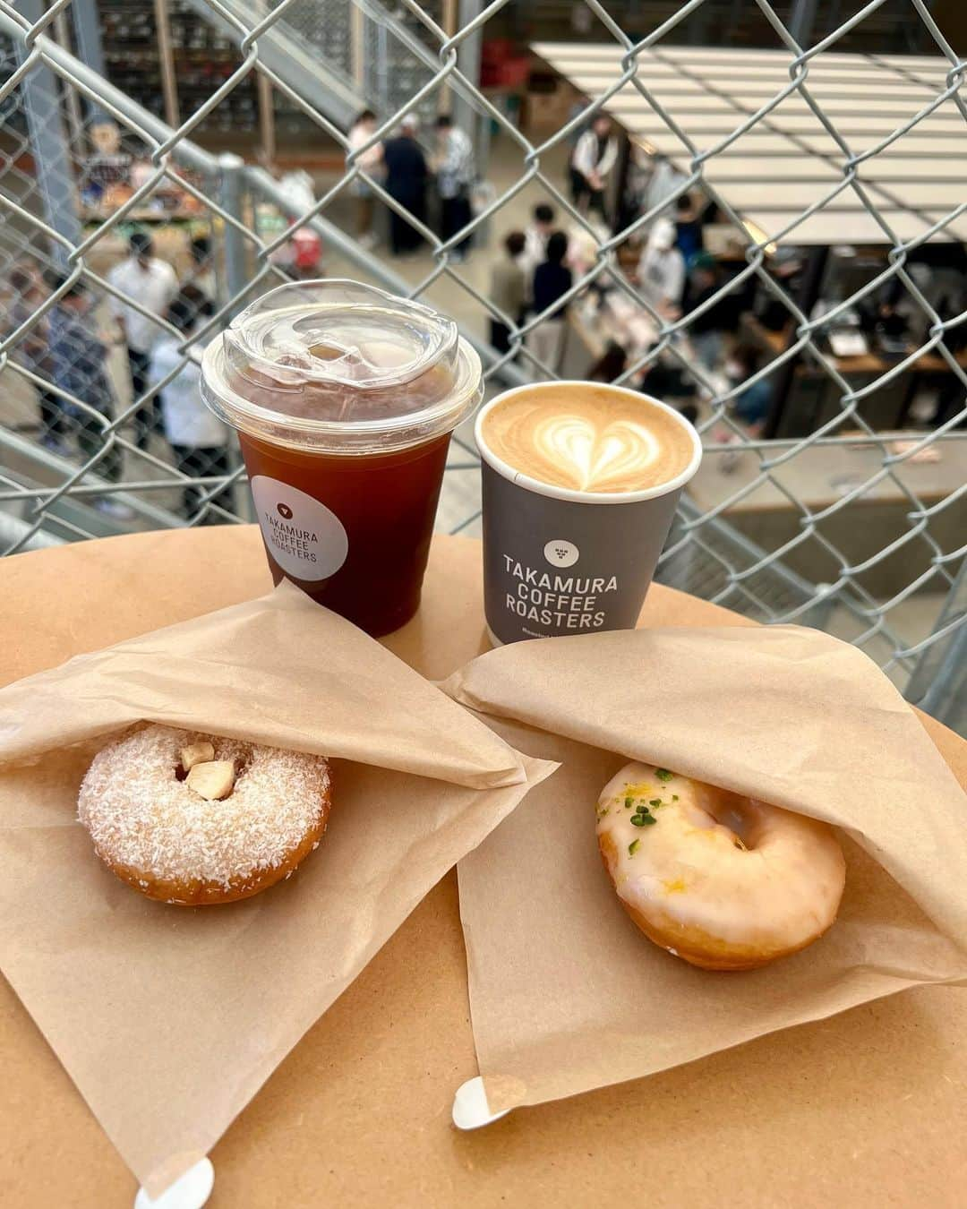 ののさんのインスタグラム写真 - (ののInstagram)「淡路島カフェ☕️ 大阪で人気のTAKAMURA COFFEE ROASTERSが淡路島にも去年オープンしてたから行ってきた  大阪でも広いなーと思ったけど淡路島の店舗は駐車場含めると更に広い  ドーナツはもっちもちで美味しかったよ♡  ☕️ @takamura_factory_and_cafe  #takamuracoffeeroastersfactoryandcafe  #takamuracoffeeroasters #淡路島カフェ#淡路島グルメ#淡路島スイーツ#淡路島ランチ#淡路島観光#淡路島旅行#淡路島ドライブ#淡路島#カフェ#カフェ巡り#カフェ活#デニムコーデ#デニム#ジーンズ#ジーンズコーデ#ユニクロ#ユニクロコーデ#カジュアルコーデ#カジュアル女子#セリーヌ#セリーヌバッグ」5月4日 6時52分 - nonoko0309