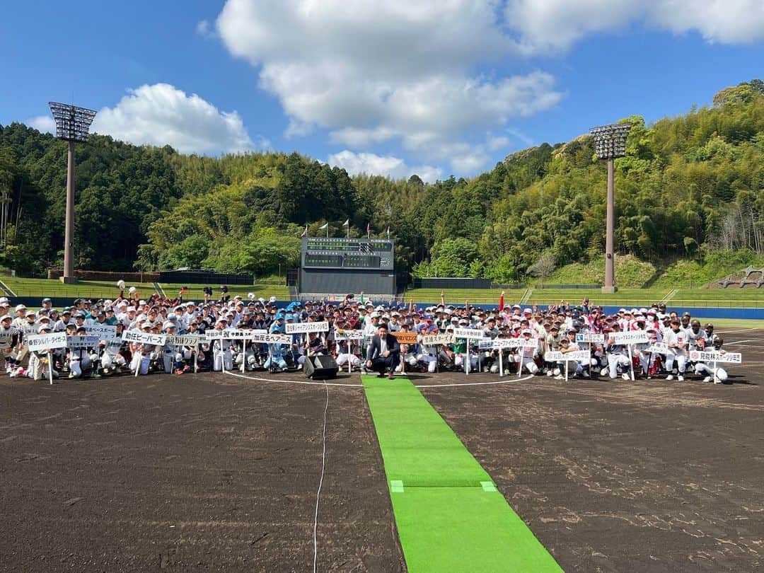 YASSさんのインスタグラム写真 - (YASSInstagram)「【国歌独唱&LIVE】 ゴールデンウィーク初日？の5/3は徳島県の学童軟式野球連盟阿南大会の開会式で国歌独唱とミニライブをさせて頂きました。  今回もミスなく笑 しっかり歌ってきましたよ！  第50回目の大会という節目と、コロナの影響で4年ぶりの開会式。  子どもはみんなキラキラしてたな！ 選手のみんな、関係者の皆さん、保護者の皆さん、ありがとうございました！ また5/28に熱球FESで徳島に行きます！ 無料ですので全国から是非お待ちしております！  徳島がどんどん好きになっていくな！すだちにがっつりハマってます！笑  #徳島 #徳島県 #阿南市 #アグリ阿南スタジアム #少年野球 #開会式 #国歌独唱 #MyHERO #登場曲 #ビーグルクルー」5月3日 18時49分 - beaglecrewyass