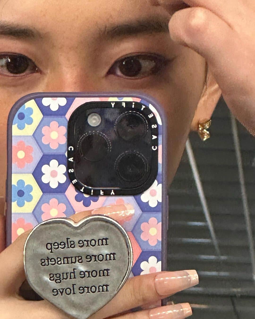 ペ・スジのインスタグラム：「💟 꽃 예뻐요  #론진」