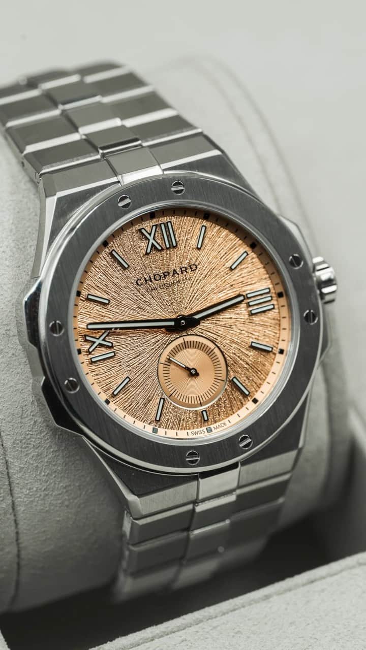 のインスタグラム：「Chopard is bringing new variation to their succesful Alpine Eagle line with two new models, presented at Watches and Wonders this year: the Alpine Eagle 41 XPS, with its mesmerizing “Monte Rosa Pink” dial, and the high frequency 8hz. #alpineeagle #chopardwatch #chopardalpineeagle」