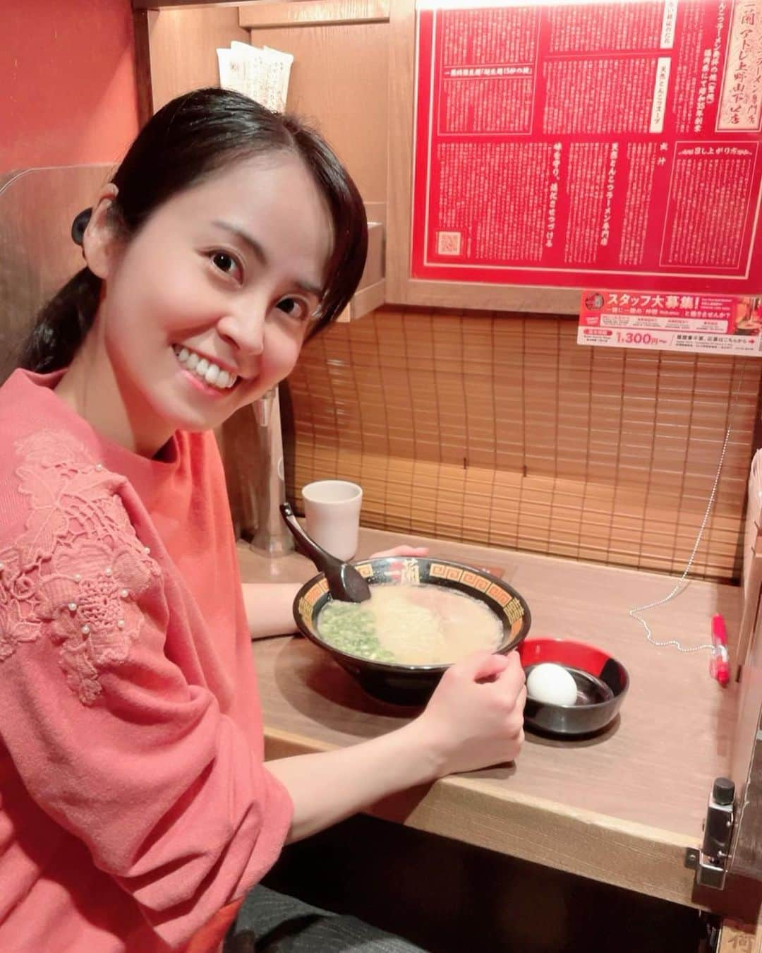 加藤美和のインスタグラム：「【ニューヨークの時の親友ちゃんが初来日🇯🇵上野&銀座にて🐼🍜🍨】 . Went to the Ueno Zoo! There were animals that can only be seen in Japan! After that, we had ramen! A lot of foreign tourists were there! For dessert, we went to Ginza! Isn’t the parfait beautiful? It was only available in Ginza and a seasonal parfait! Every layer had a different taste! . . 上野🍀 上野動物園では、 日本でしか見られない動物も！ 親友ちゃんの1歳半の娘ちゃんが 特に気に入っていた動物を投稿しますね✨  グルメも、初来日の親友ちゃんが 食べたい物をモチロン叶えたく、ラーメンを🍜 アトレ上野山下口店は、外国人観光客で 賑わっていました！ 毎回、親友ちゃんがお食事の時に 自然と言ってくれる生の英語の食レポが 新鮮でした🎶  そして移動し、デザートは銀座店& 季節限定のパフェを🍀 何層にもなっていて、まさに芸術✨ 説明書きを見ながら、中に何が 入っているかを詳しく伝えました〜😃 スプーンですくう度に、ウキウキ✨ ウェルカムドリンクのお茶とパフェが 和の雰囲気を引き立ててくれました🎶  (全てタグ付けしました🍀) . @miwakato_ ←他の投稿はコチラ . #ueno #uenozoo #ramen #ichiran #ichiranramen #ginza #ginzasix #parfait #上野 #上野動物園 #上野グルメ #一蘭ラーメン #ラーメン #銀座 #銀座シックス #中村藤吉本店 #パフェ #時差投稿」