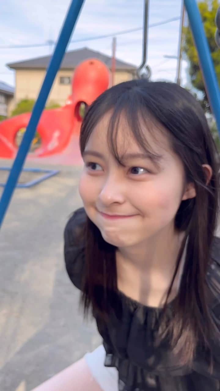 村山千夏のインスタグラム：「こんばんは。 気がついたら、小学生に紛れて遊んでました。🐙  Good evening. Before I knew it, I was playing among elementary school students.🐙  #jk#ljk#jk3#05#05line#17歳#17yearsold #fyp」