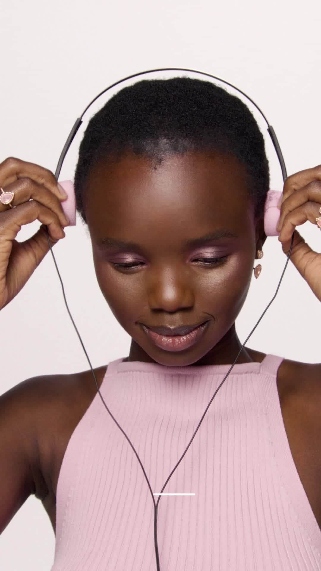 ブシュロンのインスタグラム：「Life in PINK! Serpent Bohème’s new Pink Quartz collection is a vibe.⁣ ⁣ #BasicnotBasic⁣ #SerpentBohème」