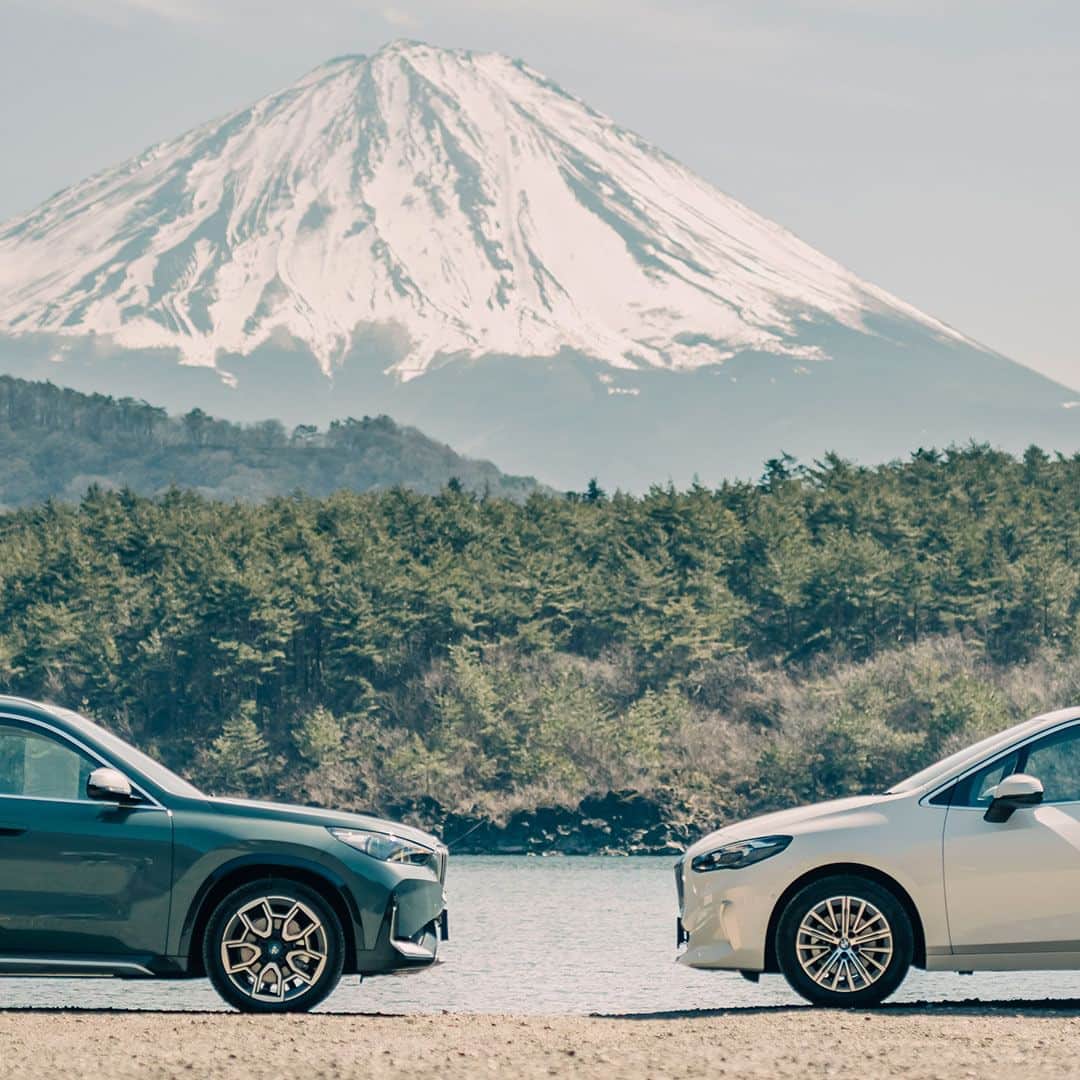 BMW Japanさんのインスタグラム写真 - (BMW JapanInstagram)「5月14日（日）まで、#DiscoveryourJOY【写真投稿キャンペーン】実施中。  BMWと家族のおでかけシーンを投稿いただいた方の中から抽選で10名様に「BMWペガサス（ソフトトイ）」をプレゼント。みなさまの素敵な写真をぜひシェアしてください。  参加方法 1. @bmwjapan をフォロー 2. BMWと家族のおでかけシーンを撮影、#DiscoveryourJOY と @bmwjapan をつけて投稿  5月6日、7日、13日、14日の4日間*「Discover your JOY FAIR」を開催。ショールームにお立ち寄りの際、SNS投稿画面をご提示いただいた方には、先着でBMWオリジナル・ステッカーもご用意しています。  ※開催日は各ディーラーによって異なるため、事前にご確認の上、ご来場ください。 ※ステッカーには数に限りがございます。 ※実施していないショールームもございます。 ※詳細は各ショールームへお問い合わせください。 ※特別な許可を得て撮影しています。  キャンペーン詳細は @bmwjapan アカウントトップのURLから。  #BMW #駆けぬける歓び #BMWjapan #BMWiX1 #THEiX1 #electricar #電気自動車 #BMW2series #BMW2 #THE2 #BMW2activetourer #BMWlife #BMWlifestyle #BMWfamily #BMWdaily #BMWphoto #BMWのある暮らし #carlifestyle #carsofinstagram #carphotography #carlifestyle #carstagram #carlove #drive #車好きな人と繋がりたい #クルマ好きな人と繋がりたい #GW」5月3日 19時00分 - bmwjapan