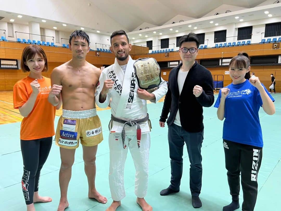 梅野源治さんのインスタグラム写真 - (梅野源治Instagram)「MMAファンのみんなへ  ムエタイだけとは言わない 立技にも力を貸してほしい  俺たち選手 別競技でもリスペクト メチャクチャあるんだよ✨  みんなで"格闘技"を盛り上げようぜ🔥 @rizin_pr  キッズ格闘技教室  冠協賛:株式会社サイオー @kleber_koike  @suzukiyoshihiko0430  @akipi.rizingirl2021.2022  @kana_beautifulbody」5月3日 18時56分 - genji_umeno