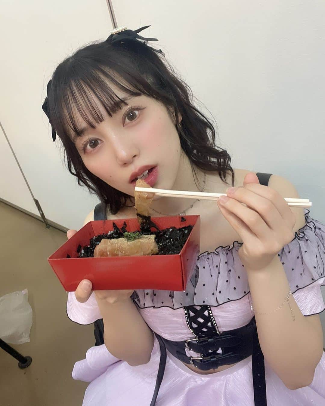 是枝優美のインスタグラム：「in福岡  めんたい重食べたよ！ 福岡は美味しい食べ物たくさんあって幸せ☺️まるまるみんちゃんになってしまいます！！  #selca #selfie #셀카 #셀카그램 #today #ootd #dailylook #instagood #instalike #instafashion #followme #outfit #今日のコーデ#インスタ映え #アイドル #idol #japaneseidol #japanesegirl #マイディア #是枝優美 #ヘアアレンジ #自撮り女子 #推してください  #アイドル衣装  #めんたい重  #福岡グルメ  #福岡観光」