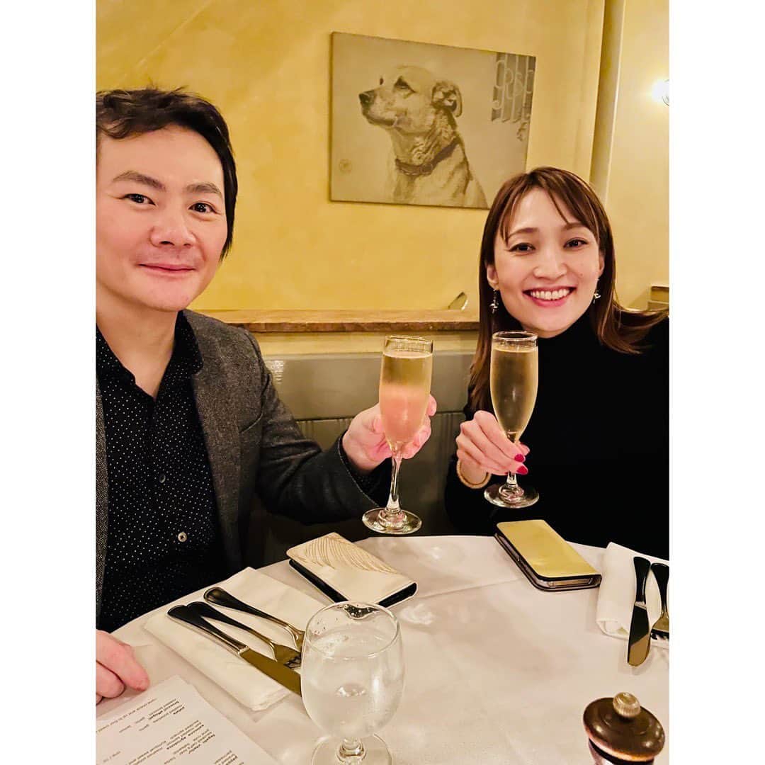 望海風斗さんのインスタグラム写真 - (望海風斗Instagram)「🗽 #NY #Broadway ⁡ 今回はなんとミキ社長と行く‼︎Broadwayの旅✈️ でございました✨  ⁡ そして現地では、演劇ジャーナリストの影山雄成さんにアテンドしていただきました✨ ⁡ 社長と雄成さんと一緒にいると ミュージカルの歴史について、劇場について、作品について、トニー賞について、役者や作り手について…とにかくずーーーーっと舞台のことをお話ししてくださって、勉強にもなりましたし、観劇が210倍楽しめました🤩 ⁡ ブロードウェイの舞台プロデューサー #吉井久美子 さんにもお会いすることができ、コロナ禍のブロードウェイのお話しや、今のお話し、去年オープンした#ブロードウェイ博物館#MuseumofBroadway についてなど、沢山お話を伺いました！ ⁡ #ドリームガールズ の訳詞でお世話になった #福田響志 さんにも会えた〜✨会えて嬉しかったのに、時差ボケで半分意識が朦朧としてしまって…ごめんなさい😢 ⁡ #渡辺ミキ社長  #影山雄成 さん #最高の旅を #ありがとうございました✨ ⁡ 次回は #ブロードウェイ博物館 について載せたい‼︎ いつになるかな…  #トニー賞 のノミネートも発表されて、また気持ちがNYに戻っています☺︎」5月3日 19時05分 - nozomifuto_official