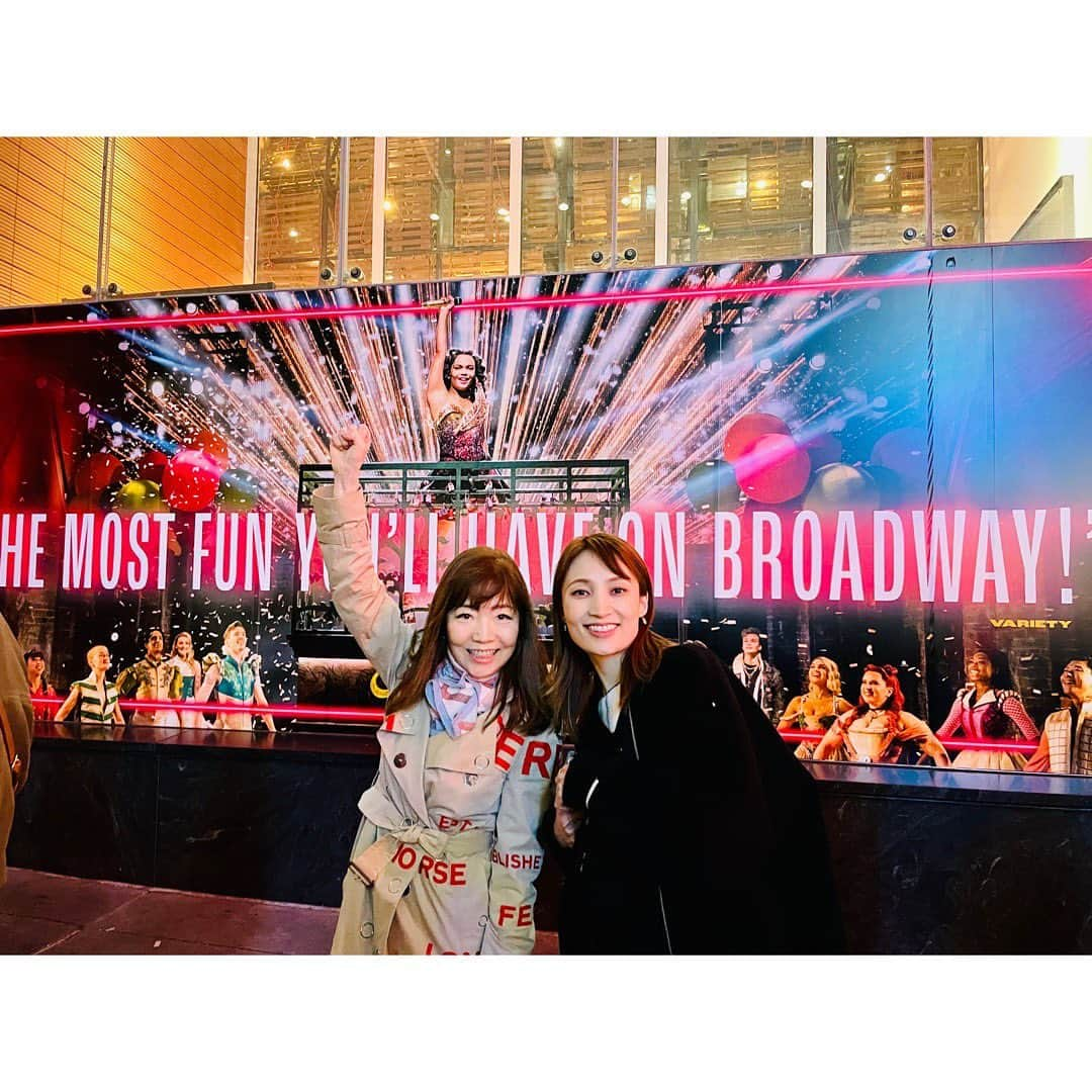 望海風斗さんのインスタグラム写真 - (望海風斗Instagram)「🗽 #NY #Broadway ⁡ 今回はなんとミキ社長と行く‼︎Broadwayの旅✈️ でございました✨  ⁡ そして現地では、演劇ジャーナリストの影山雄成さんにアテンドしていただきました✨ ⁡ 社長と雄成さんと一緒にいると ミュージカルの歴史について、劇場について、作品について、トニー賞について、役者や作り手について…とにかくずーーーーっと舞台のことをお話ししてくださって、勉強にもなりましたし、観劇が210倍楽しめました🤩 ⁡ ブロードウェイの舞台プロデューサー #吉井久美子 さんにもお会いすることができ、コロナ禍のブロードウェイのお話しや、今のお話し、去年オープンした#ブロードウェイ博物館#MuseumofBroadway についてなど、沢山お話を伺いました！ ⁡ #ドリームガールズ の訳詞でお世話になった #福田響志 さんにも会えた〜✨会えて嬉しかったのに、時差ボケで半分意識が朦朧としてしまって…ごめんなさい😢 ⁡ #渡辺ミキ社長  #影山雄成 さん #最高の旅を #ありがとうございました✨ ⁡ 次回は #ブロードウェイ博物館 について載せたい‼︎ いつになるかな…  #トニー賞 のノミネートも発表されて、また気持ちがNYに戻っています☺︎」5月3日 19時05分 - nozomifuto_official