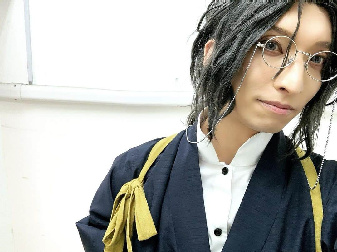 三好大貴さんのインスタグラム写真 - (三好大貴Instagram)「【34days.53】  舞台『刀剣乱舞』七周年 誠に御目出度う御座います。  始まりの公演である虚伝の初日から 今日で丸七年が経ったそうです。  すごいなぁ…ほんとに。  途中から参加だけどそれでも四年前。  内番姿とはかなりお久しぶりだった。  審神者の皆様 本丸のみんな 南海先生  出会えたことに改めて感謝します。  そして''戦い続ける座組'' その一員で在れることを誇りに思います。  改めまして  舞台『刀剣乱舞』 七周年感謝祭 -夢語刀宴會-  2023/8/4(金)～6(日)  幕張メッセ 幕張イベントホール　にて  お目にかかれる日を楽しみにしております。  #刀ステ #刀ステ七周年 #南海太郎朝尊 #刀剣乱舞　  ps.今日も一日お疲れさん♪明日もがんばろーな！  #三好大貴 2023.5.3」5月3日 19時12分 - daiki_miyoshi