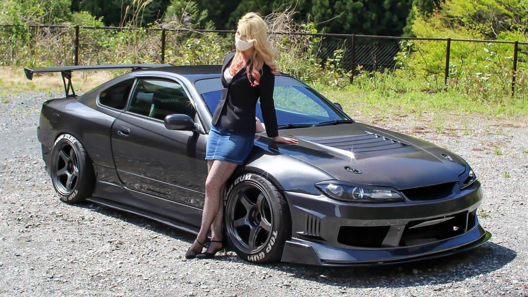 のインスタグラム：「本日の動画を公開しました😊  #車好き女子 #車女子 #シルビア #シルビアs15 #nissan #japanesegirl」