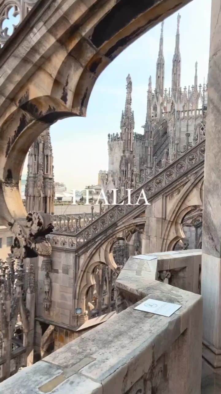のインスタグラム：「There’s no place like Italy 💚🤍❤️😍✨  📽️ @meolafrancesco   📍Places in the video:  1) Duomo rooftops, Milan 2) Villa Monastero, Varenna, Lake Como 3) Alberobello, Puglia 4) Faraglioni di Capri 5) Trevi Fountain, Rome   #pgdaily #pgstar#pgcounty #italytourism #planetgo#planet #planetearth #amazing #awesome #europe_vacations  #super_italy 🇮🇹 #italia #italy #varenna #milan #italytravel #romeitaly #rome #eurotravel #europecities #italyvacation」