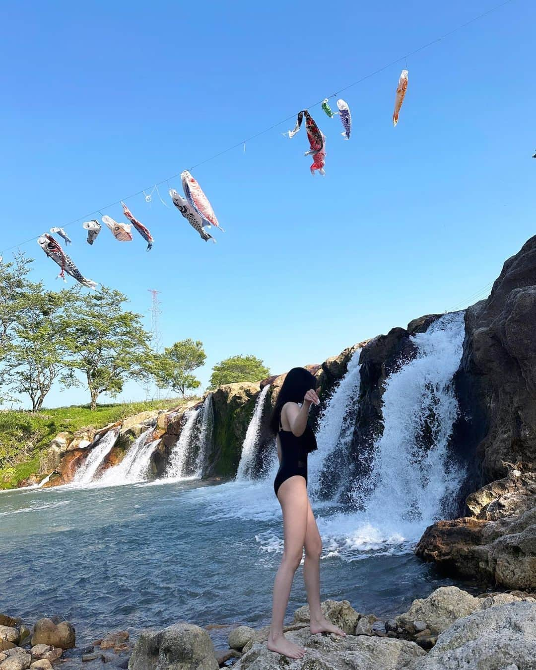 原田美優さんのインスタグラム写真 - (原田美優Instagram)「. 自然は最高ですね🍃🏞この日暖かくて川気持ちよかった〜 このワンピース水着お気に入り🖤👙  6/30まで、お買い上げ金額1～5,999円までは15%OFF、 6000円以上は20%OFFになるよ🩵 クーポンコード : SNC6116  @shein_japan @sheinofficial  #shein #shein購入品 #sheinコーデ #水着 #ワンピース水着  #sheinforall #ad  #川 #river #石川県 #滝」5月3日 19時34分 - harada.myu