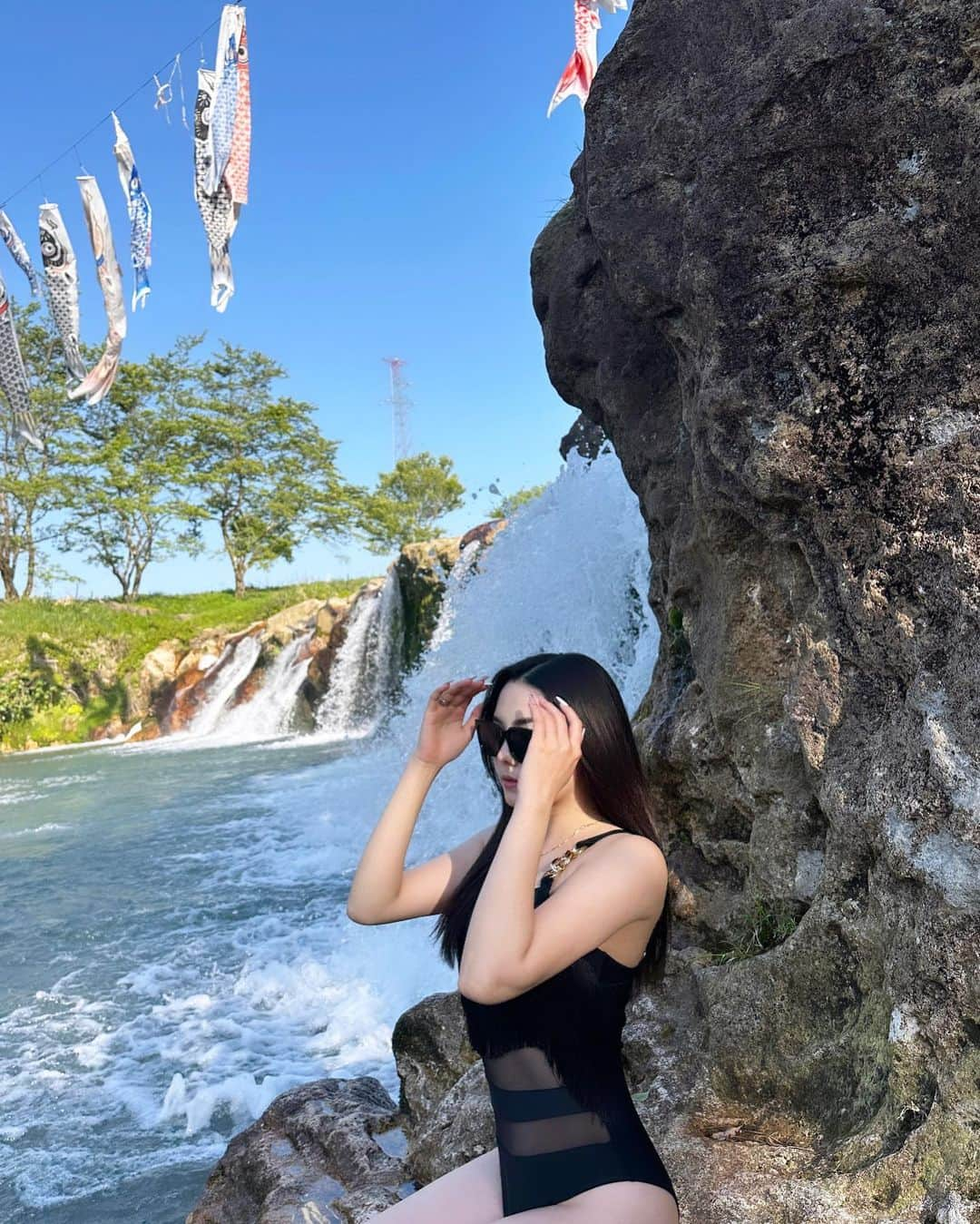 原田美優さんのインスタグラム写真 - (原田美優Instagram)「. 自然は最高ですね🍃🏞この日暖かくて川気持ちよかった〜 このワンピース水着お気に入り🖤👙  6/30まで、お買い上げ金額1～5,999円までは15%OFF、 6000円以上は20%OFFになるよ🩵 クーポンコード : SNC6116  @shein_japan @sheinofficial  #shein #shein購入品 #sheinコーデ #水着 #ワンピース水着  #sheinforall #ad  #川 #river #石川県 #滝」5月3日 19時34分 - harada.myu