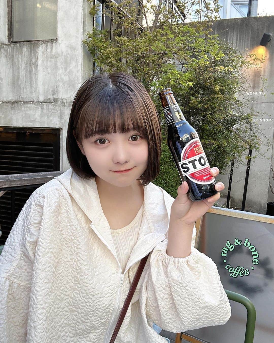 みさねのインスタグラム：「とうとう髪の毛を染めました〜！！！🍊 ㅤㅤ ずっと地毛だったんだけどどうかな〜😭😭😭💦💦💦 ㅤㅤ かなり緊張してたんだけどめっちゃ綺麗な色になって嬉しい！！ ㅤ カットもカラーも @takanashi_game さん=͟͟͞͞♡  ㅤ 今回はいつもより少しだけ短めにしてもらった！ほぼノーセットでこの綺麗ささすがすぎる👼🏻💓 ㅤ 昨日は表参道散策したよ〜🥞 パンケーキとビールさいこう〜🍺 ㅤ #ボブ #ボブアレンジ #ボブヘアアレンジ #カラー #カット #表参道カフェ #カフェ巡り #grl購入品 #グレイル #グレイル購入品 #プチプラコーデ #guコーデ #ジーユー #ジーユー購入品 #春コーデ #春夏コーデ #デニムコーデ #淡い民 #淡色コーデ #春メイク #メイク」