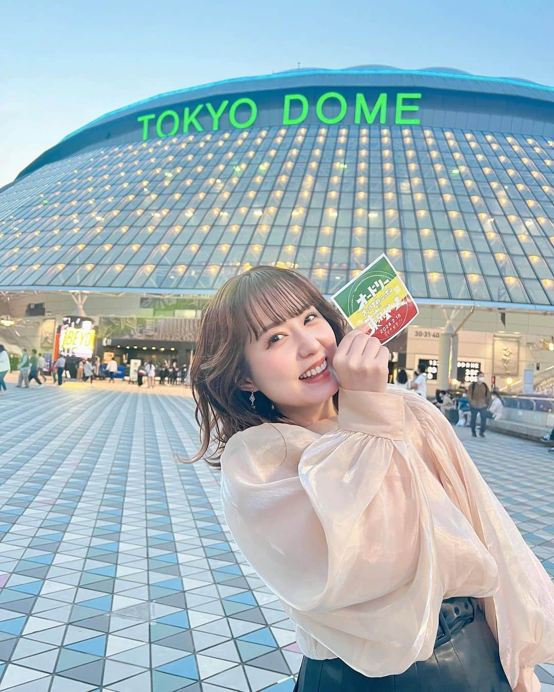 前田美里のインスタグラム：「東京ドームいきます、！！！！ . . #リトルトゥース #annkw  #ラジオ #東京ドーム  #ファインダー越しの私の世界 #写真好きな人と繋がりたい  #写真 #ヲタク #櫻坂46 #欅坂46 #日向坂46 #フォロー #フォロワー募集中 #グラビア #gravure #idol  #japanesegirl #follow #followme #좋아요 #팔로우미 #팔로미 #오오티디」