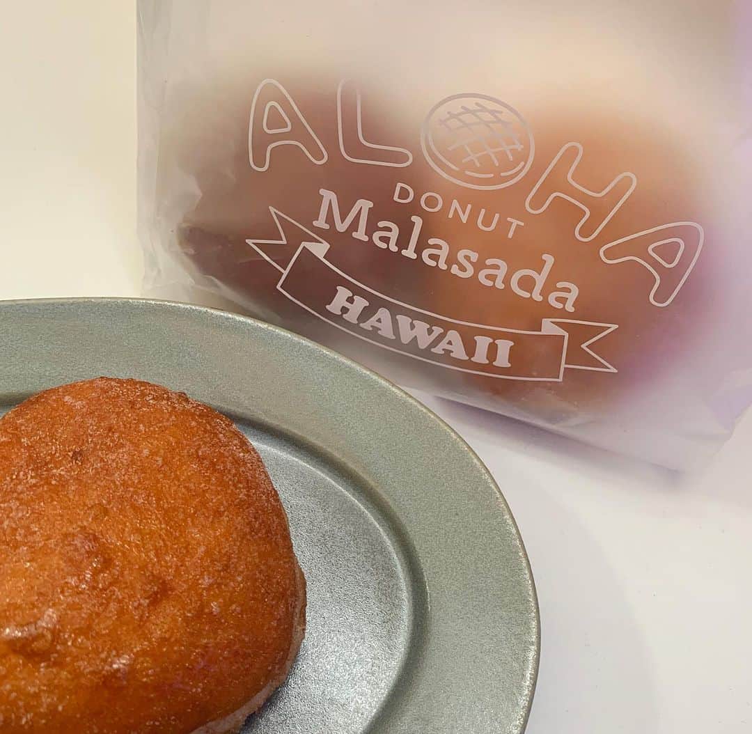 ree_mstorynさんのインスタグラム写真 - (ree_mstorynInstagram)「🍍🍍🍍 ALOHA  CAFE Pineapple 独特の食感で ペロリと食べられたのは 豆腐が練り込まれてるとかいないとか 後から聞いた話だけど  お土産はマラサダ  #alohacafe #alohacafepineapple #hawaii #sweet #sweets #malasadas #pancake #pancakes #konacoffee #ハワイアンスイーツ #マラサダ #マラサダドーナツ #パンケーキハワイグルメ #奈良グルメ #奈良カフェ #奈良ランチ #vsco #vscam」5月3日 19時37分 - ree_mstoryn