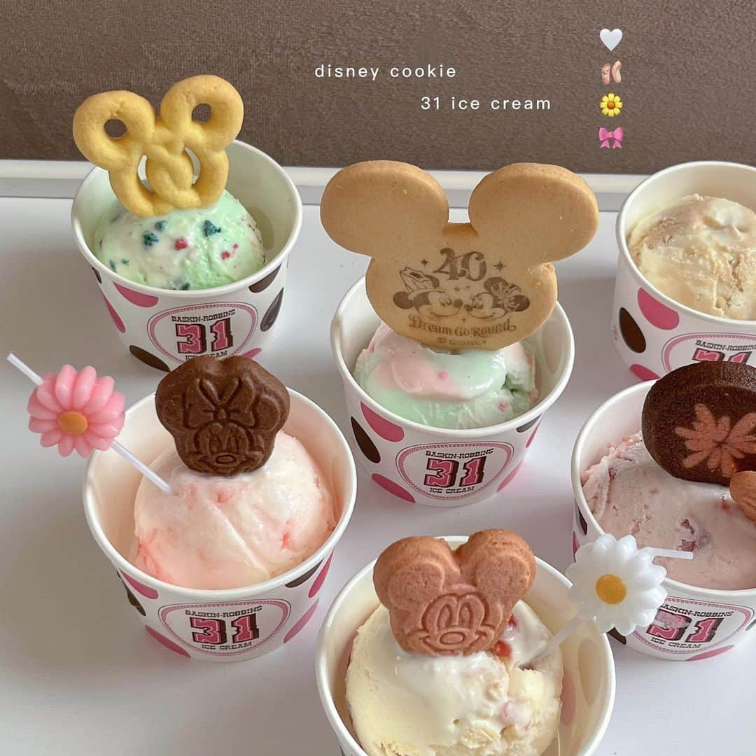 ayaさんのインスタグラム写真 - (ayaInstagram)「🍨🎀🍈🍡  31の期間限定カップ かわいい( ˙༥˙ )🥄🤍  バナナスプリットサンデー 食べたかったけど 売り切れてた🌩️🍪🍌  #31 #31icecream #icecream #ice #サーティワン #サーティワンアイスクリーム #アイスクリーム #アイス #トリプルポップ #アイス部 #アイスタグラム #あいす #あいすくりーむ #ディズニー #ディズニーお土産 #ディズニークッキー #東京ディズニーリゾート #東京ディズニーリゾート40周年」5月3日 19時38分 - xxayapink