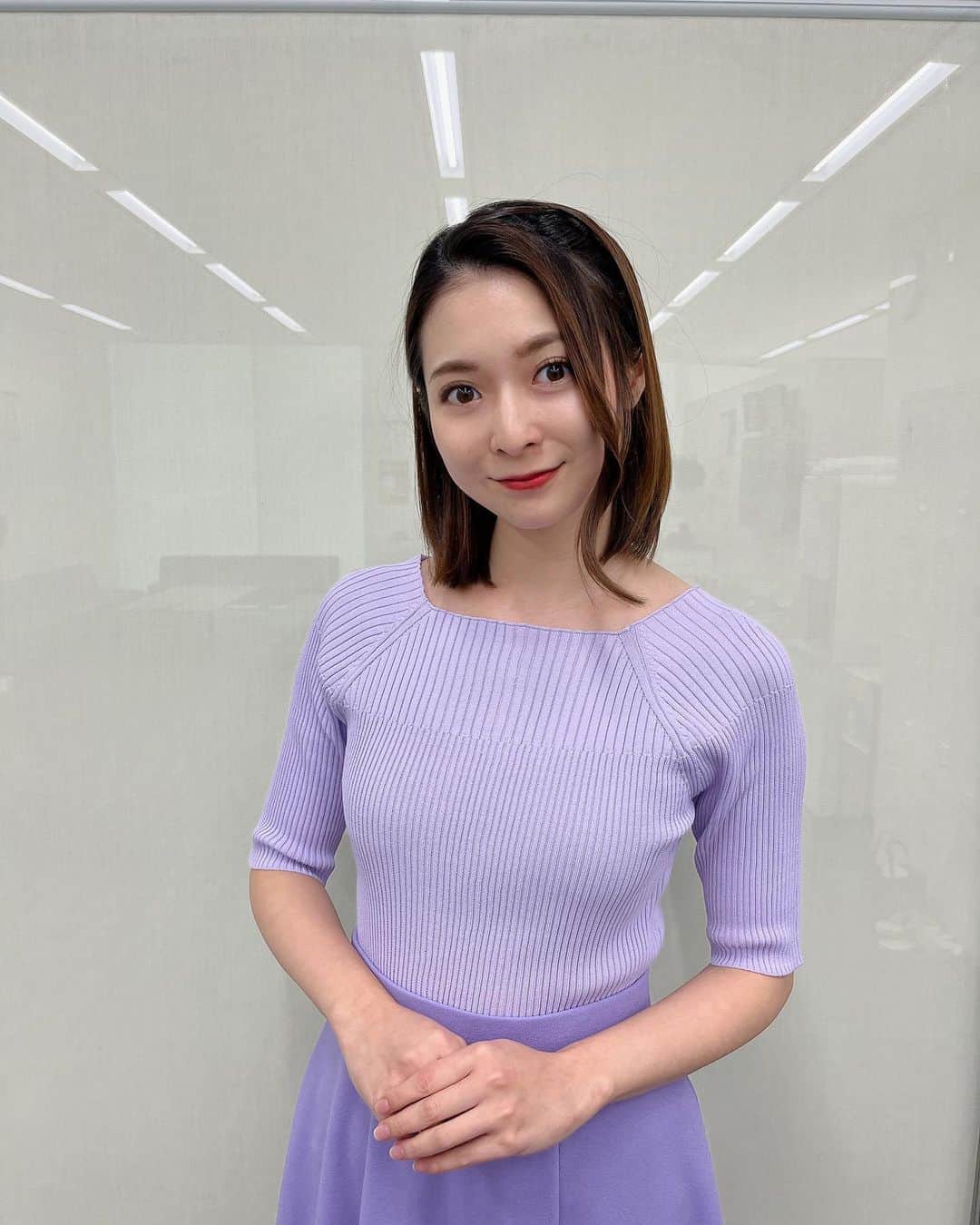 住田紗里のインスタグラム：「ゴールデンウィーク後半に突入ですね☀️ 今日と昨日の衣装です。 今朝はトップスもスカートも紫でした。  1,2枚目 トップス natural couture（@naturalcouture_official）  スカート Pierrot（@pierrot_shop）  3,4枚目 トップス natural couture（@naturalcouture_official）  パンツ GeeRA（@geera__official）  #グッドモーニング#衣装#naturalcouture#pierrot#geera#紫#ワントーンコーデ#パンツコーデ#テレビ朝日#テレ朝#テレビ朝日アナウンサー#アナウンサー#住田紗里」