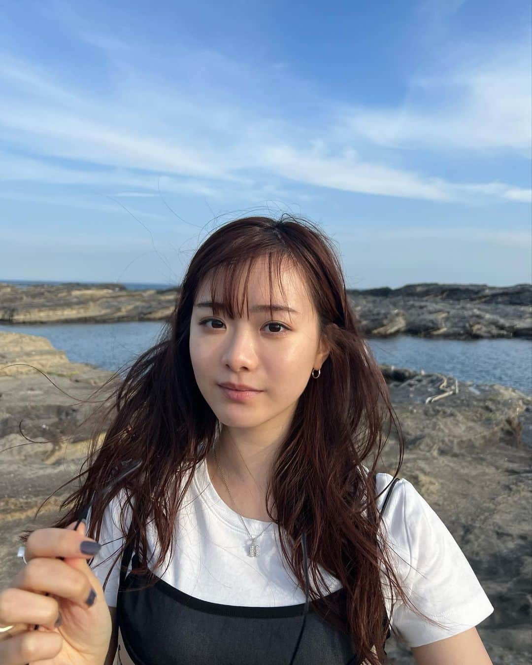 葉月ひとみさんのインスタグラム写真 - (葉月ひとみInstagram)「海こそ私の癒しなのです🌞🩵」5月3日 19時42分 - hitomi_hazuki