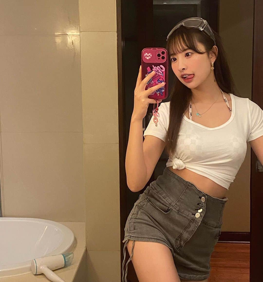 藤川らるむのインスタグラム：「😜 ⁡ ⁡ ⁡ ⁡ ⁡ ⁡ ⁡   ⁡ ⁡ ⁡ 여자 #𝘧𝘰𝘭𝘭𝘰𝘸ｍ𝘦 #𝘧𝘰𝘭𝘭𝘰𝘸𝘦𝘳 #女孩 #섹시한 #𝘧𝘢𝘴𝘩𝘪𝘰𝘯 #ı𝘯𝘴𝘵𝘢𝘨𝘰𝘰𝘥 #𝘱𝘩𝘰𝘵𝘰𝘰𝘧𝘵𝘩𝘦𝘥𝘢𝘺 #𝘢𝘳𝘵 #𝘤𝘶𝘵𝘦 #𝘴𝘵𝘺𝘭𝘦 #𝘮𝘦 #패션스타그램 #セルフィー #𝘪𝘨𝘦𝘳𝘴𝘫𝘱 #𝘴𝘦𝘭𝘧𝘪𝘦 #팔로우환영 #란제리 #속옷 #น่ารักจัง #ใสใส#สคใส #ยิ้ม #คําคม  #สาวออฟฟิต#ถกและดีมือนจริง #สาวออฟฟิศ」