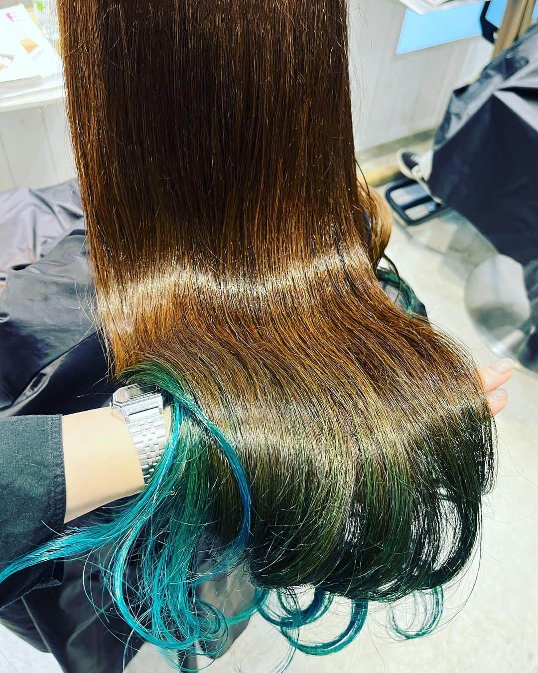 春奈るなのインスタグラム：「今日はGOOD DAY HAIRでヘアメンテ☺️💖 カラーのリタッチとトリートメントをしてもらったよ☺️ つやんつやんになった！ 愛用してる洗い流さないトリートメントもお迎え💖 #gooddayhair #haircare #haircolor」