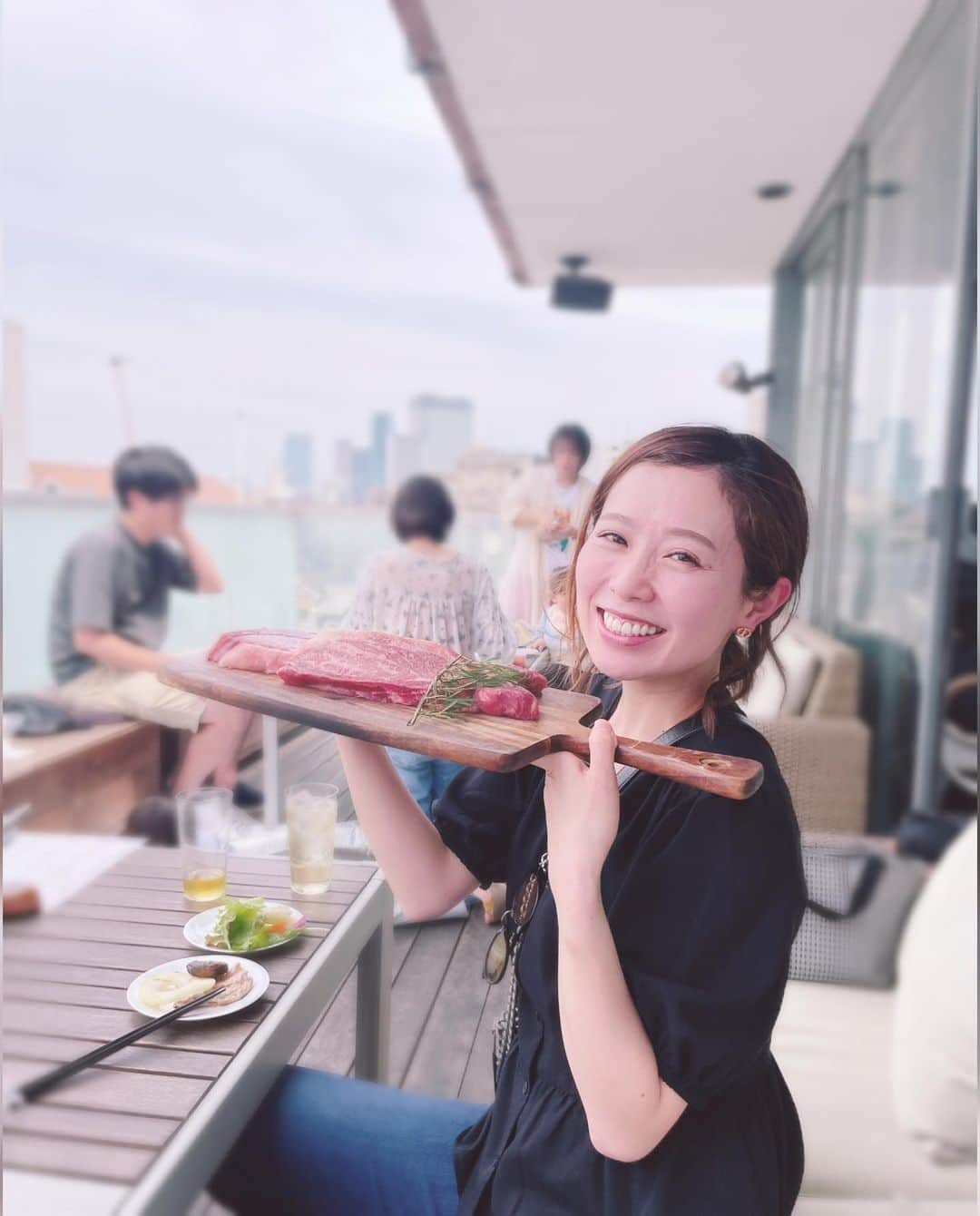 ayakaさんのインスタグラム写真 - (ayakaInstagram)「BBQ🍖❤️ 午前中に少し🤏運動して✨ 子供達と戯れながらお肉とも戯れた♡ 楽しかった〜😊✨❤️ 天気も良くて満足☺️ ゆっくりお風呂ストレッチしてマッサージしてリラックスタイムじゃ♡  #gwbbq #ベジファ #リフレッシュタイム #お肉だいすき #みぞおち筋肉痛　笑　#明日も楽しく頑張ろう」5月3日 19時50分 - ayaka_diet_