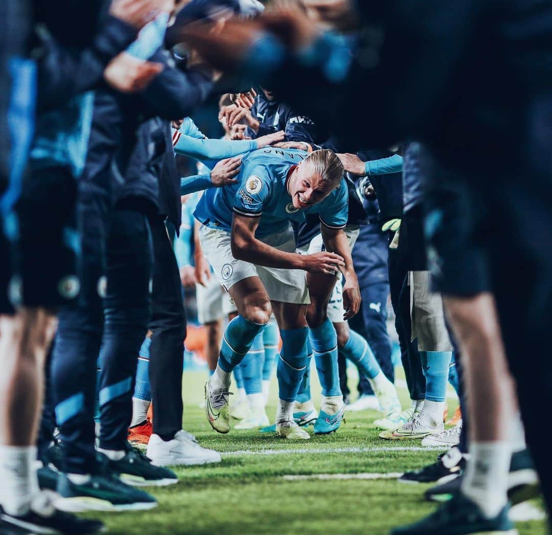 ナタン・アケさんのインスタグラム写真 - (ナタン・アケInstagram)「A goal and a clean sheet, feels good to be back! Congratulations @erling.haaland, what an achievement 👏🔥」5月4日 6時45分 - nathanake