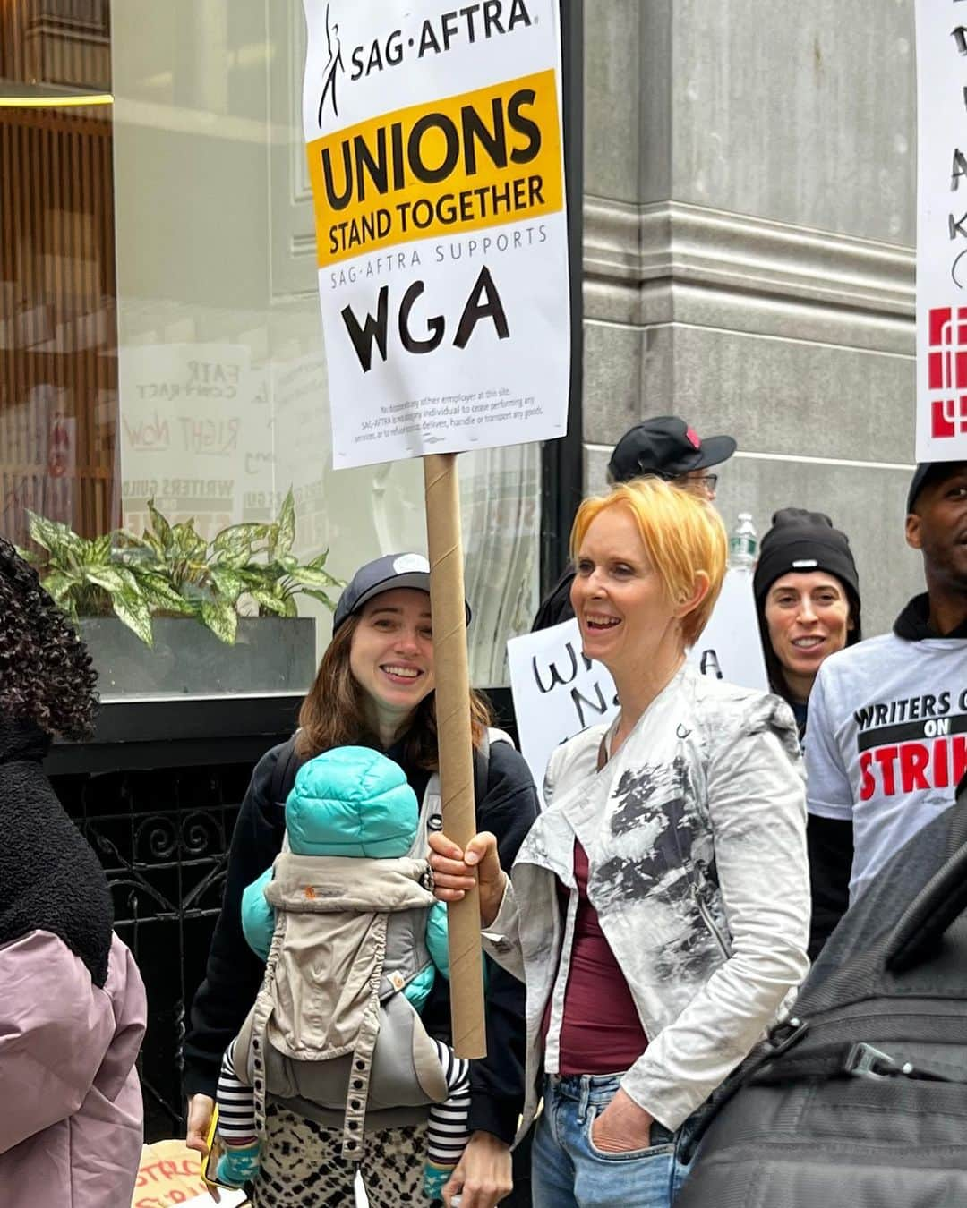 シンシア・ニクソンさんのインスタグラム写真 - (シンシア・ニクソンInstagram)「I stand with the WGA and visited the NYC picket line today organized by @wgaeast. Without writers there would be no tv or film—they deserve a fair contract now!   The picket line is going in front of 888 Broadway until 5:30pm ET! I’ll be sharing the WGA’s upcoming NYC pickets on my Stories too.」5月4日 5時19分 - cynthiaenixon