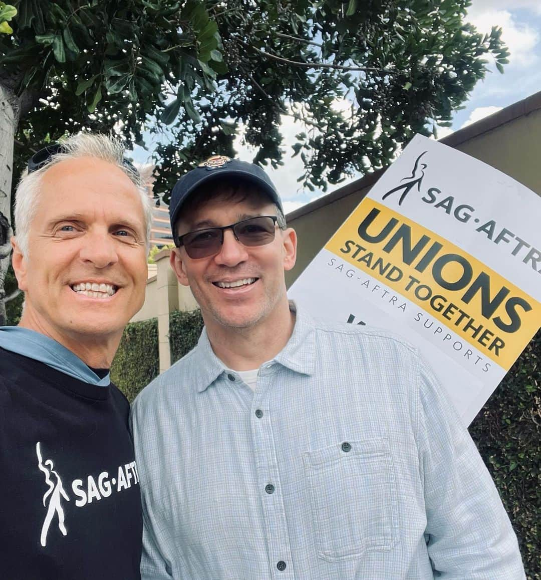 パトリック・ファビアンさんのインスタグラム写真 - (パトリック・ファビアンInstagram)「I’m an empty suit & a smile without WRITERS. Proud to stand alongside my #Union Sisters & Brothers.  Here’s writers from #Lucifer  #VeronicaMars, #Bull, #Doxxed, #Dynasty, #Barry  @sagaftra  @wgawest  @wgaeast  #UnionStrong 💪  @mremilyheller @chrisrafferty @thatelaineloh @travisadonnelly #RobThomas」5月4日 5時27分 - mrpatrickfabian