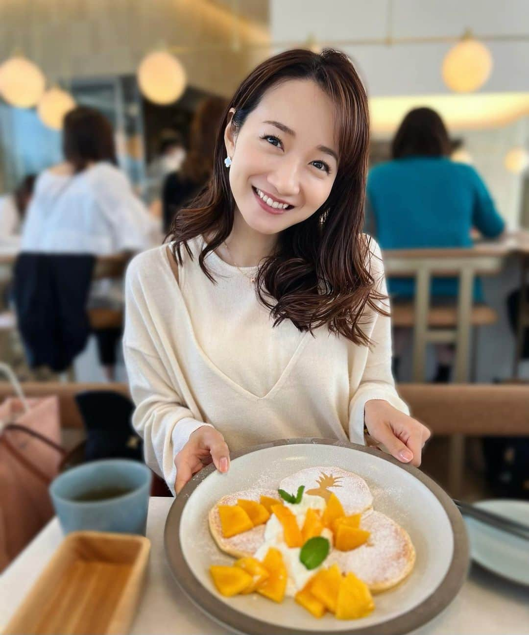 松原江里佳のインスタグラム：「🍍🍓ご案内🍓🍍 日本テレビ「news every.」 本日18時台の特集コーナーに出演予定です （放送内容変更の場合もあります） ぜひお付き合いください🥭 ❤︎ ❤︎ 写真は青山にあるフルーツ推しのカフェ🍰 苺のブッラータ🤤🍓 お気に入りすぎて 2日後にも行ってしまった…笑笑 ❤︎ ❤︎ #news #newsevery #リポーター  #日本テレビ  #表参道　#cafe #青山　 #スターダスト #でこ  #フリーアナウンサー  #아나운서」