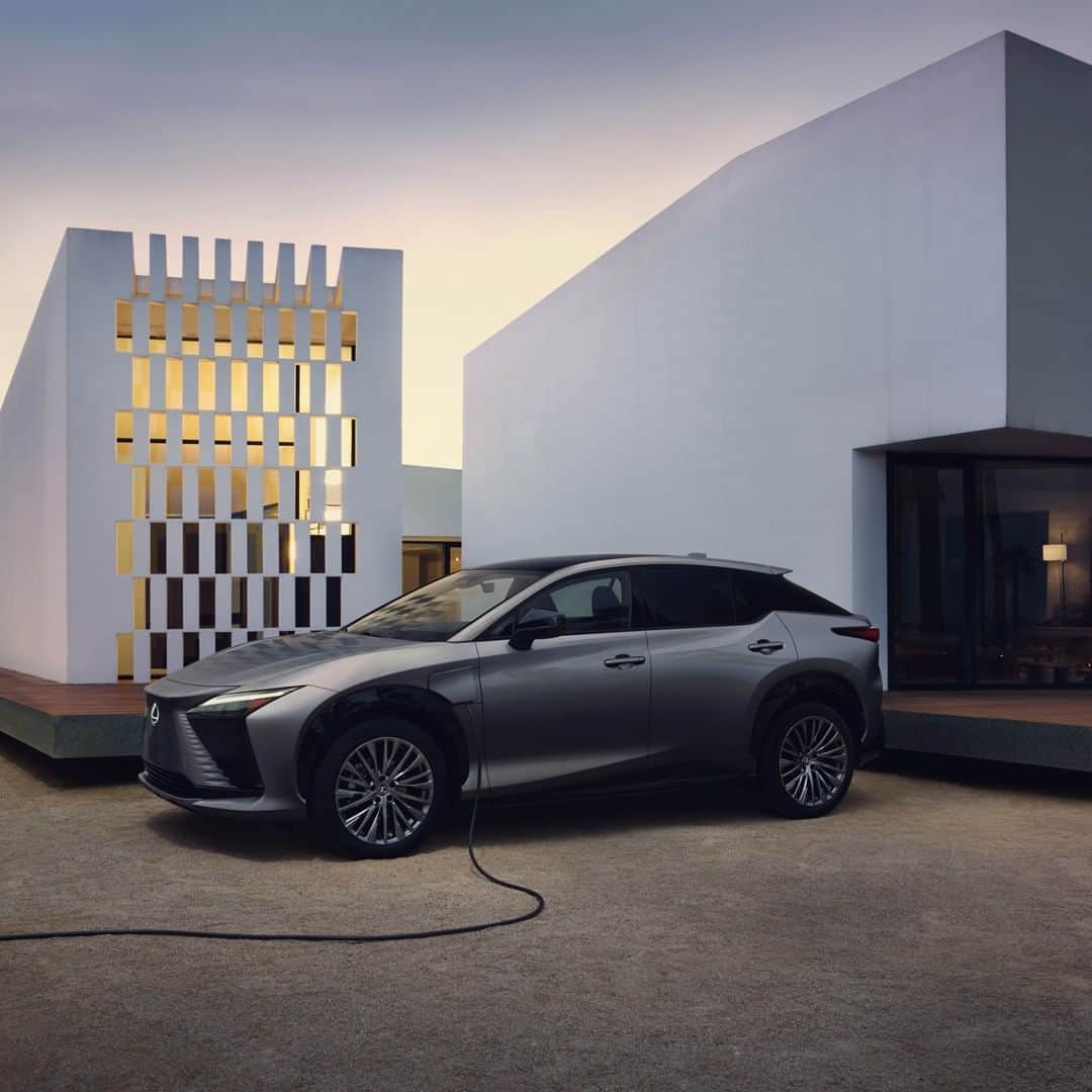 Lexus USAのインスタグラム：「Experience thoughtful tech with intuitive Lexus Interface. #LexusRZ #LexusElectrified」
