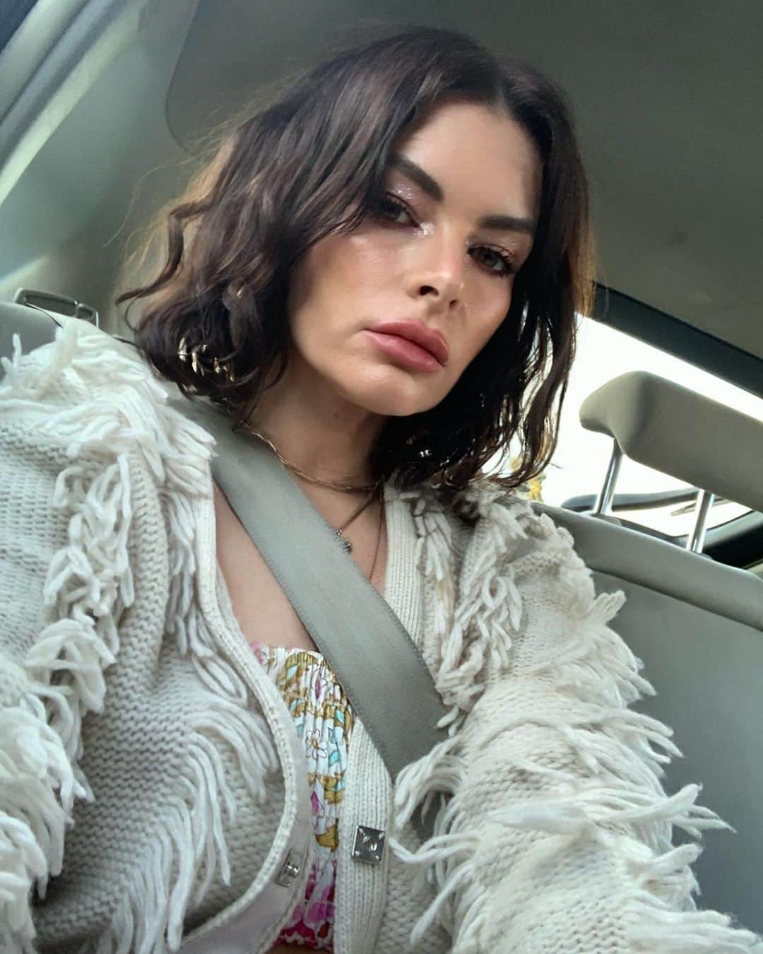 ケリー・オックスフォードのインスタグラム：「ate three bananas before I went out  #cantcollapse」