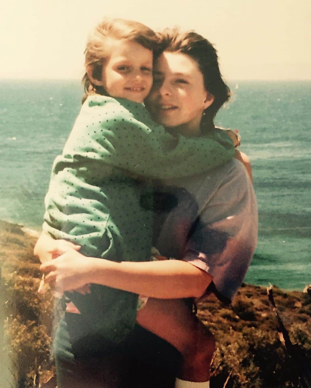 アニヤ・ルービックのインスタグラム：「Happy Birthday Sis 🎈」