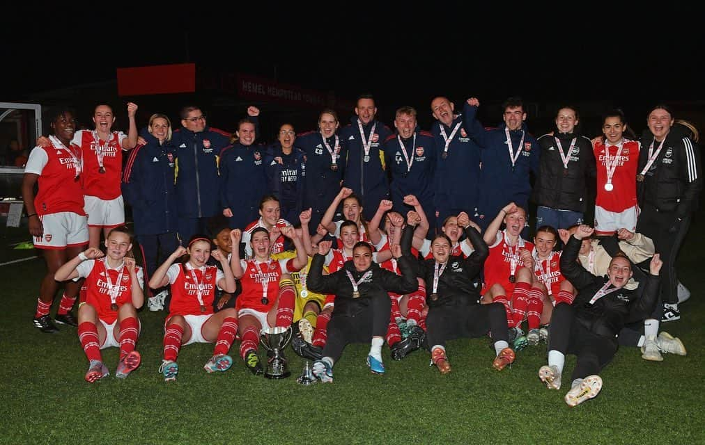 Arsenal Ladiesさんのインスタグラム写真 - (Arsenal LadiesInstagram)「WSL Academy League Champions 🏆   Congratulations to our under-21s ❤️」5月4日 6時21分 - arsenalwfc