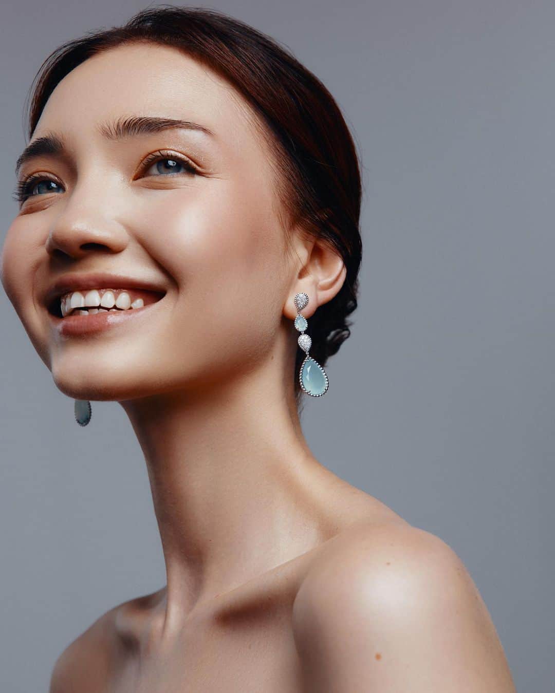 Aya Shalkarのインスタグラム：「Some of my favorite photos from our @viledkz @viled_jewelry campaign 🤍  Earrings: @boucheron  Photo: @yaroshuk  Muah: @anjelikamakeup」