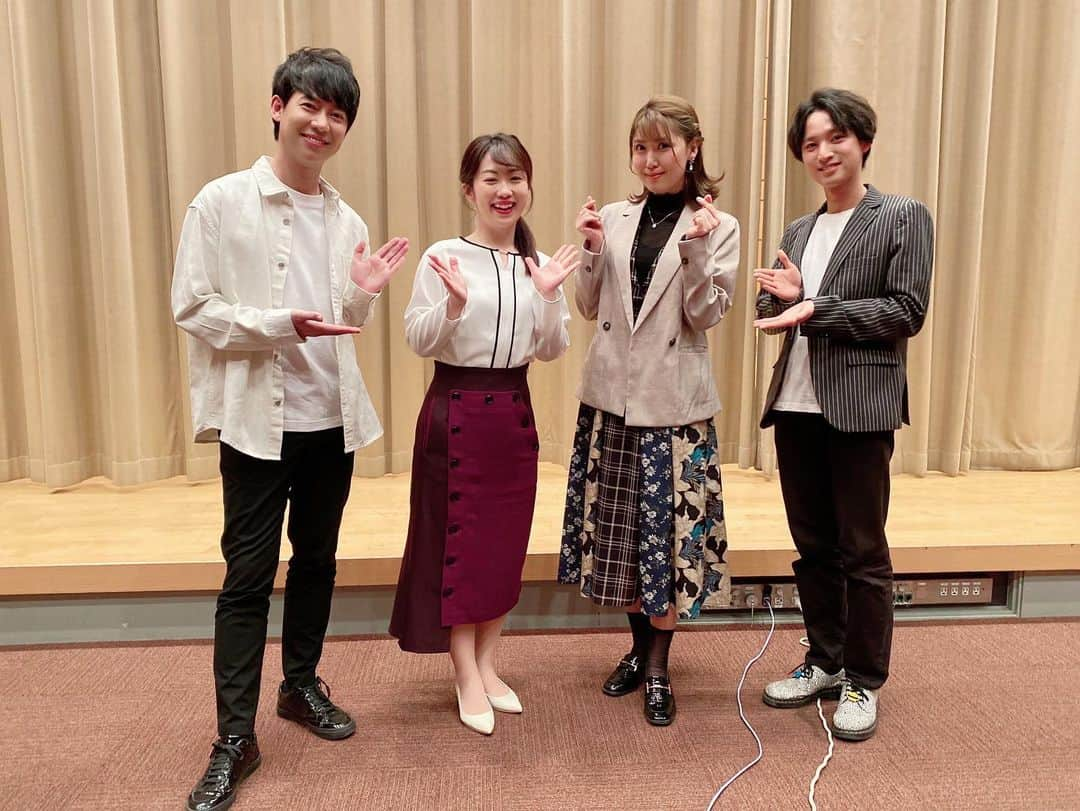 松阪ゆうきのインスタグラム：「本日は！  NHK-FM📻 『今日は一日"演歌"三昧』 第二部のゲストで出演させて頂きました。  第二部は 工藤あやのさん おかゆさん 青山新さん 松阪ゆうき  我々若手の曲＆ 美空ひばりさん特集をお届けしました。  フルコーラスで #真実の愛 を流して頂きましたよ！  お聴き下さいました皆さま ありがとうございました😭  #美空ひばり さんが ちょっと降臨したりもしたような⁉️笑笑  8時間に渡りMCをされていた 伍代夏子さん 稲垣秀人アナ 本当にお疲れ様でございました。 ありがとうございました。  ぜひ お聴き逃しは NHKのラジオあぷり #らじるらじる で❣️❣️  #松阪ゆうき  #真実の愛  #演歌三昧  #nhkfm  #今日は一日演歌三昧  #伍代夏子 さん #稲垣秀人アナウンサー  #岩本公水 さん #石原詢子 さん #大石まどか さん #多岐川舞子 さん #みずき舞 さん  #工藤あやの さん #おかゆ さん #青山新 さん #ぜひ第二弾を」