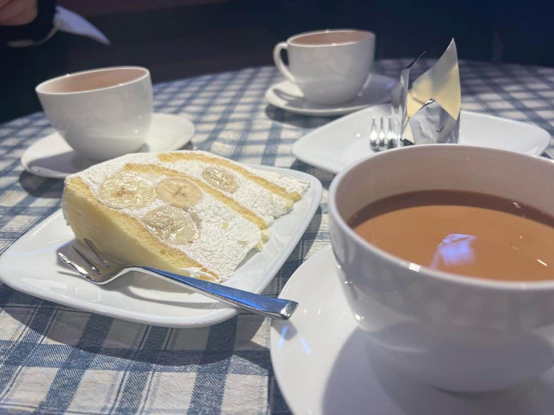 のインスタグラム：「🤍  紅茶屋さんのミルクティーもケーキも めちゃくちゃ美味しかった🥺🫶🏻 　 みんなはミルクティー好き？♡ 　 #ミルクティー #渋谷カフェ #instagram #instagood #instadaily #cafe #like #카페 #카페스타그램 #맞팔 #맞팔해요 #좋아 #좋아요 #紅茶好きな人と繋がりたい」