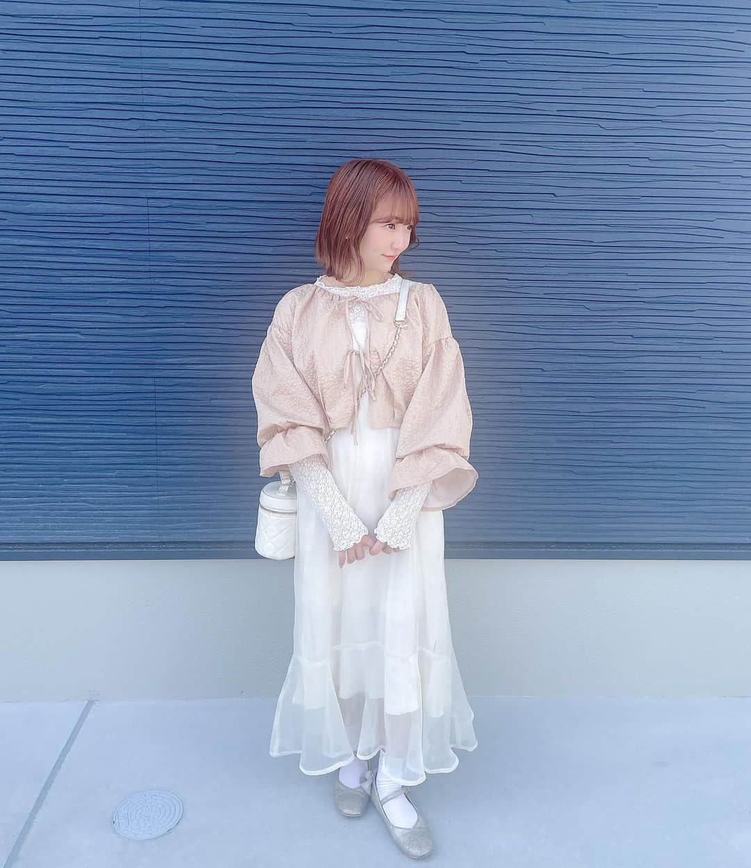 夏川愛実のインスタグラム：「⁡ ⁡ 雰囲気を大事に生きてます😙 ⁡ 明日はTIF決勝🔥気合い入れていく🔥 ⁡ ⁡  #春服#私服#ダブルカラー#ナイスクラップ  #低身長コーデ#ワンピース#キャミワンピ #マーメイドスカート #niceclaup #オレンジブラウン#ヘアカラー #ボブ#ボブアレンジ#ショートヘア#ヘアカラー#暖色カラー #ヘアアレンジ#外ハネアレンジ#外ハネ#春コーデ #148cm#f4f#いいね返し#l4l#フォロバ ⁡ ⁡ ⁡ ⁡」