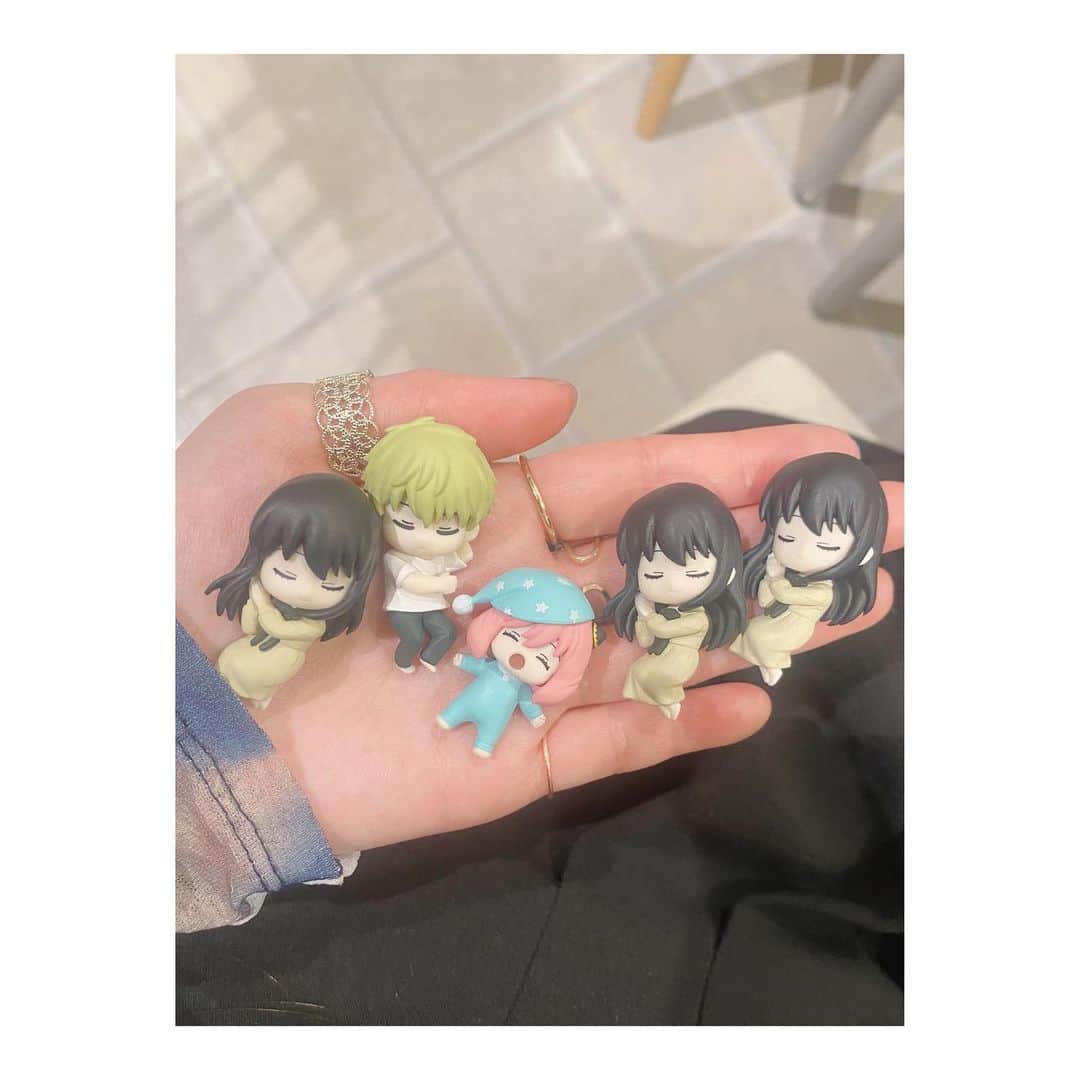MINAのインスタグラム：「. ぐっすり、かわいい、、🥺 #spyfamily」