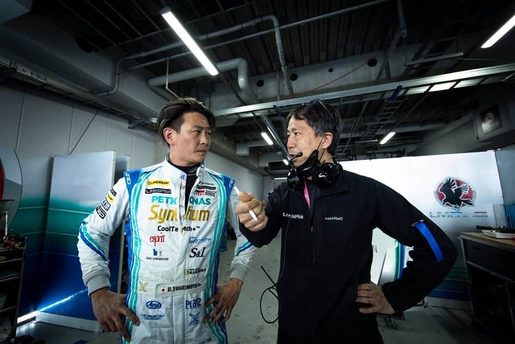 吉本大樹さんのインスタグラム写真 - (吉本大樹Instagram)「3May2023 #SuperGT R2 Fuji🗻450km Qualify💨  Feeling from the car isn’t bad but we are 0.6sec behind from PP and end up finishing at P11.  We will fight hard and will finish in higher position😤 I want a podium!🫵🏻  開幕戦の岡山とは打って変わって素晴らしい天気の中で第２戦を迎えました。 予選はトップからコンマ6秒落ちの11番手でした。ストレートがめちゃくちゃ遅いのでスタート直後はGT3に飲み込まれるのが一番怖い。しかしマシンのバランスは良いので必ず追い上げられると思います。  #しゅんきゅん @shunsuke.kohno と、チーム #LMcorsa @otggroup_60 の皆んなと、 #DUNLOP @dunlop_motorsport さんと共に、450km走り切った時、ポディウムにいられるよう全力を尽くします！🔥」5月3日 21時55分 - hiroyoshimoto