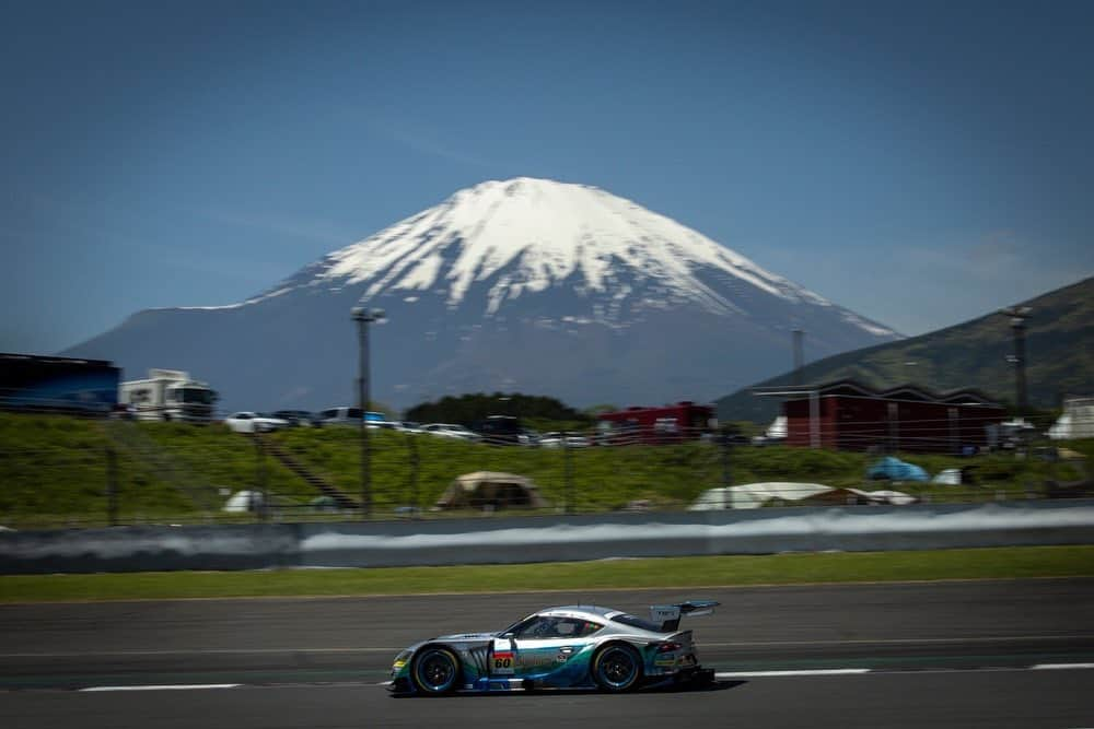 吉本大樹のインスタグラム：「3May2023 #SuperGT R2 Fuji🗻450km Qualify💨  Feeling from the car isn’t bad but we are 0.6sec behind from PP and end up finishing at P11.  We will fight hard and will finish in higher position😤 I want a podium!🫵🏻  開幕戦の岡山とは打って変わって素晴らしい天気の中で第２戦を迎えました。 予選はトップからコンマ6秒落ちの11番手でした。ストレートがめちゃくちゃ遅いのでスタート直後はGT3に飲み込まれるのが一番怖い。しかしマシンのバランスは良いので必ず追い上げられると思います。  #しゅんきゅん @shunsuke.kohno と、チーム #LMcorsa @otggroup_60 の皆んなと、 #DUNLOP @dunlop_motorsport さんと共に、450km走り切った時、ポディウムにいられるよう全力を尽くします！🔥」