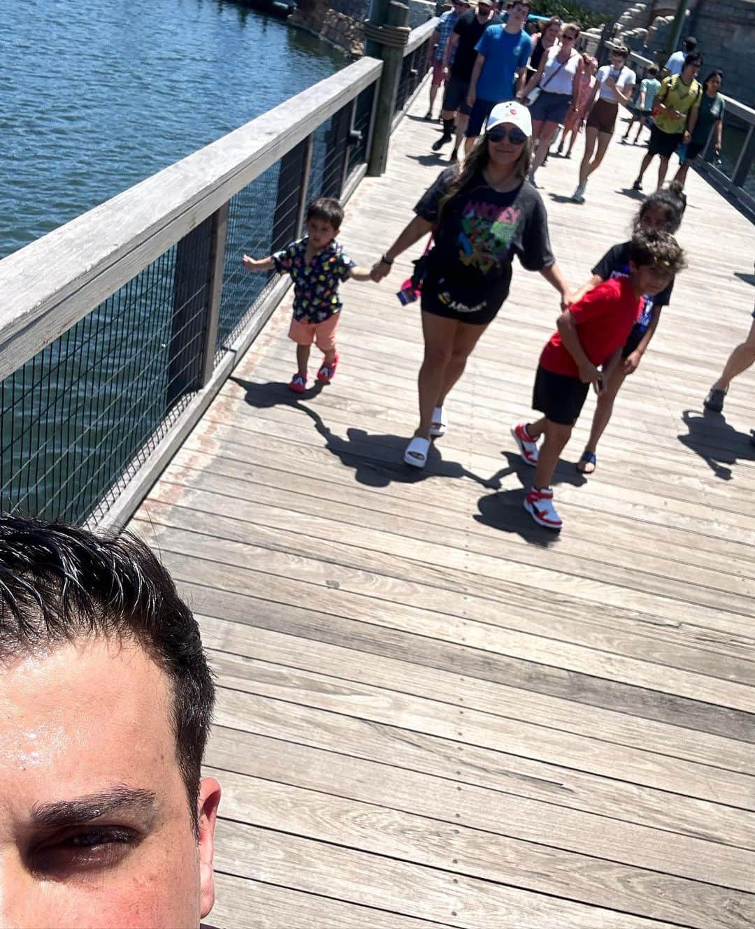 ニコール・ ポリッツィのインスタグラム：「Mawma bear and her cubs🥰 #blessedmawma #chaos」