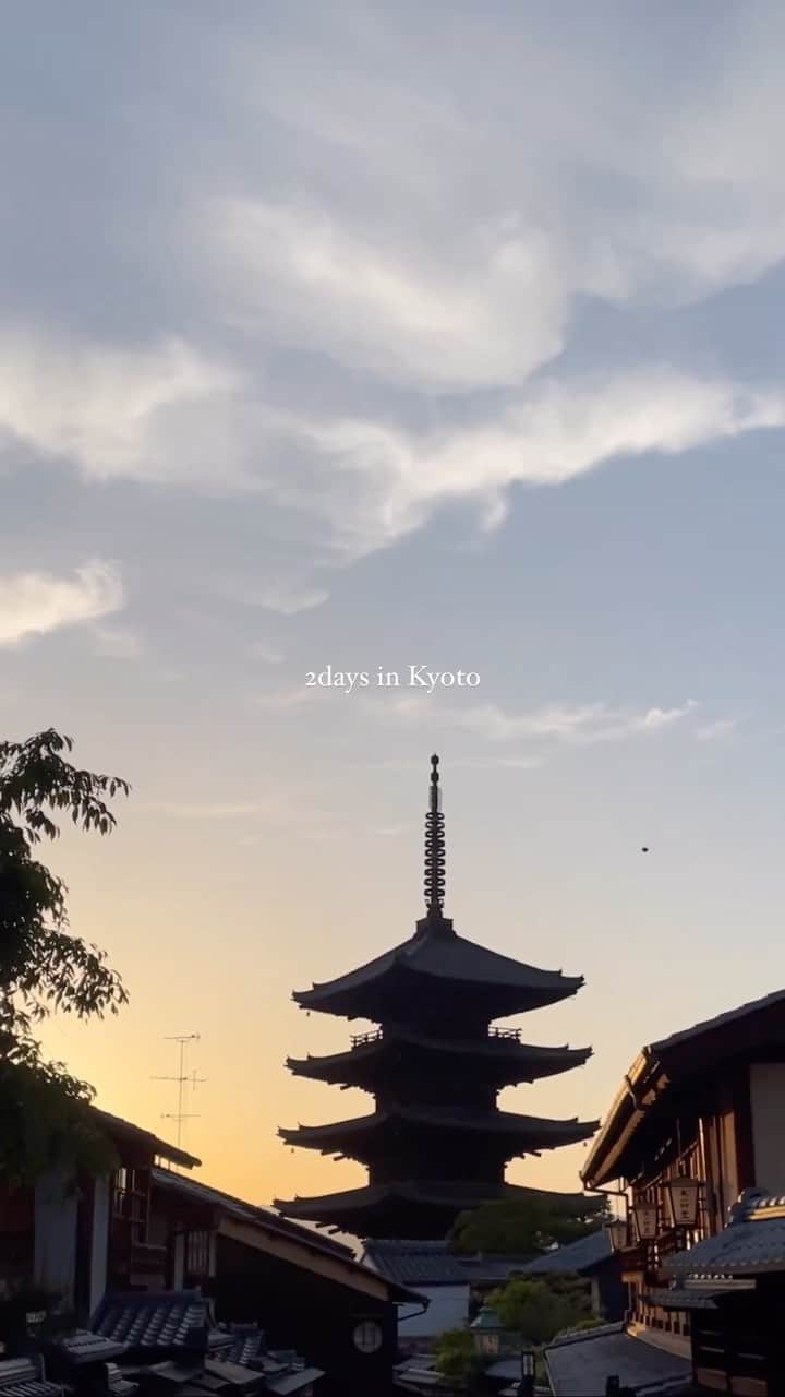 のインスタグラム：「Kyoto Vlog 👜🌸⛩🍡🤍  #京都 #京都旅行 #南禅寺 #嵐山 #みたらし団子 #kyoto #kyotojapan  #travelgram #kiyomizudera #arashiyama」