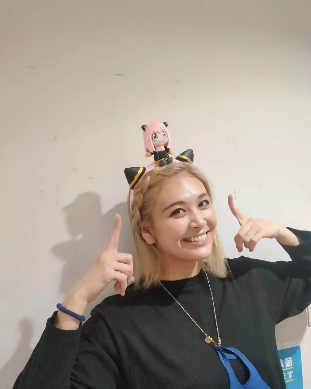 栗山絵美のインスタグラム：「【SPY×FAMILY】 本日無事に任務最終地、博多での公演がスタートしました！ ありがとうございました！  博多座は、 お客様との距離が近く、 懐かしさと温もりを感じる劇場です。  明日からも健康第一で、しっかり務めたいと思います✨  #ミュージカルSPY #博多座 #5月21日までお世話になります #どんたく祭りから元気貰えた」