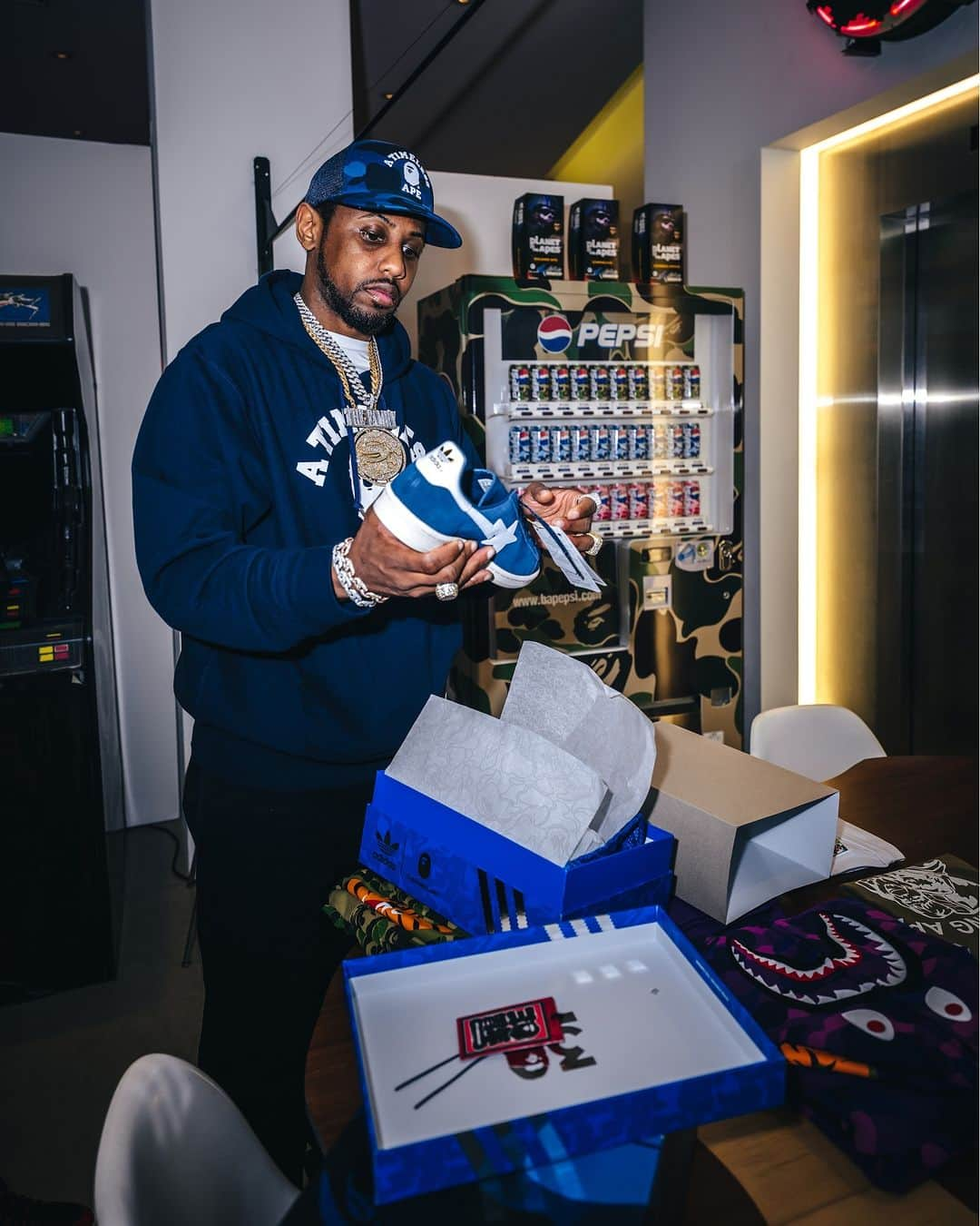 ア ベイシング エイプさんのインスタグラム写真 - (ア ベイシング エイプInstagram)「@myfabolouslife at BAPELAND in Tokyo. Thank you for visiting!  Photographer: RK @rkrkrk  #bape #abathingape」5月3日 22時12分 - bape_japan