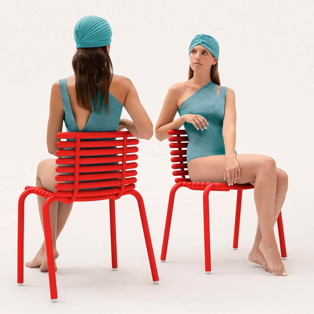 Design Milkさんのインスタグラム写真 - (Design MilkInstagram)「Spanish brand @diablaoutdoor by @gandiablasco_official has added a new chair to its modern outdoor offerings and its here to make a splash of color! 💦 Designed by London-based designer @samuel_wilkinson, TUBA -- alluding to the 19 tubular elements that comprise it -- is a lightweight stacking chair made from recyclable aluminum. ♻️ Unique in its arrangement, TUBA offers a clean aesthetic without compromising comfort. \\\ Head to our link in bio to learn more about it! 🔗  #milandesignweek2023 #outdoorfurniture #outdoorfurnishings #outdoorchair #outdoorseating #seatingdesign #chairdesign #sustainabledesign」5月3日 22時12分 - designmilk
