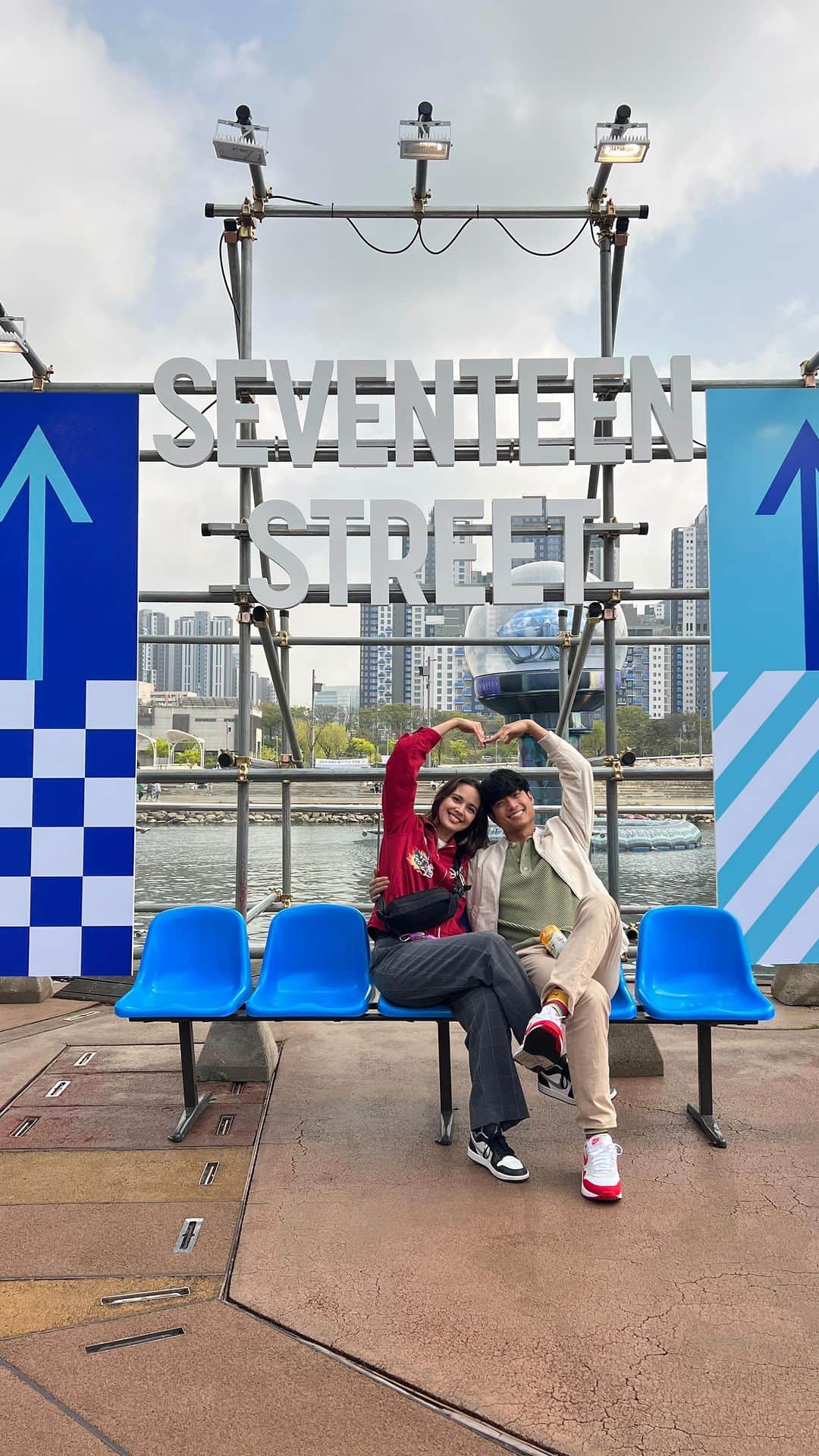 ミーガン・ヤングのインスタグラム：「KILIG WITH MATCHING NGINIG 😁😁😁 Sobrang nasakto talaga sa dates namin ung Seventeen Street!! Buti nalang at may free time kaming dumaan at mag picture picture 🥹 thank you to my ever supportive husband @mikaeldaez na pumila doon sa isang photo area para may picture ako doon 🥰 habang kami ni @missreisha ay busy sa pag ppicture at video hahaha ✨ waiting for world tour announcement hahaha excited na akooooooo lets goooooo 💎💎💎」