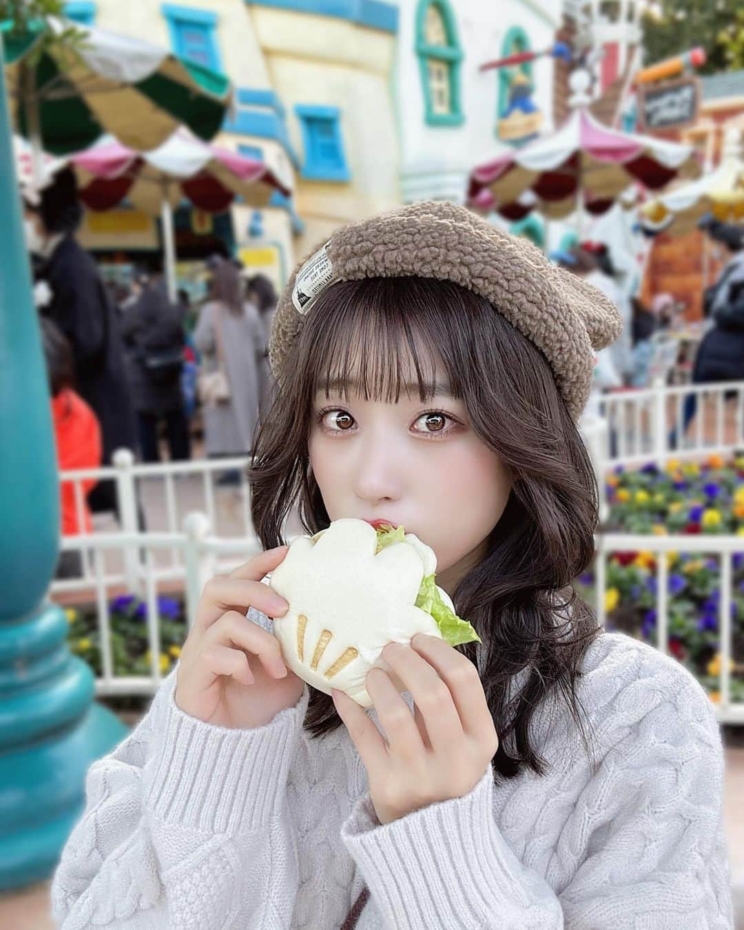 泉あいりのインスタグラム：「食いしん坊なオンナは嫌いか？」
