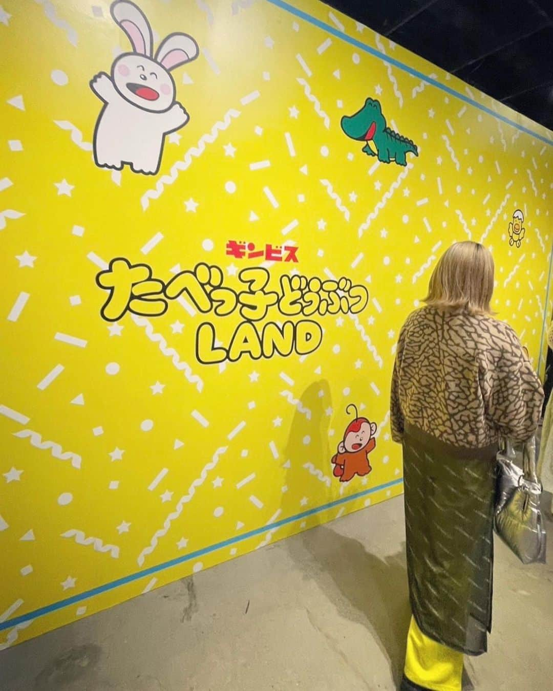 柏木ひなたさんのインスタグラム写真 - (柏木ひなたInstagram)「#たべっ子どうぶつland  🐰🫶🏻🩵🩵親指のネイルは #ハリボー」5月3日 22時19分 - hinata_official_kashiwagi