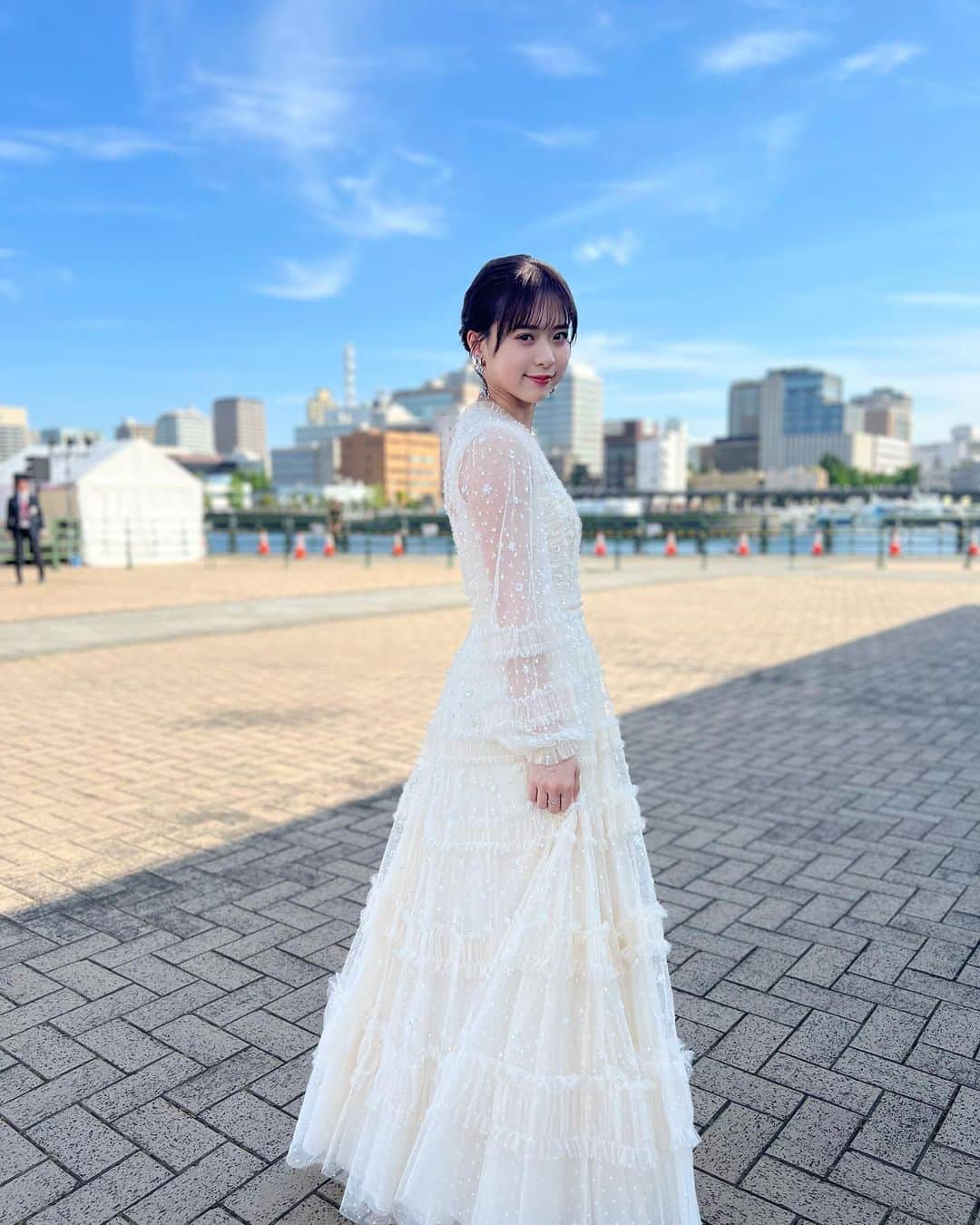 倉野尾成美のインスタグラム：「今日の横浜国際映画祭の衣装✨ 素敵なドレスでした☺️」